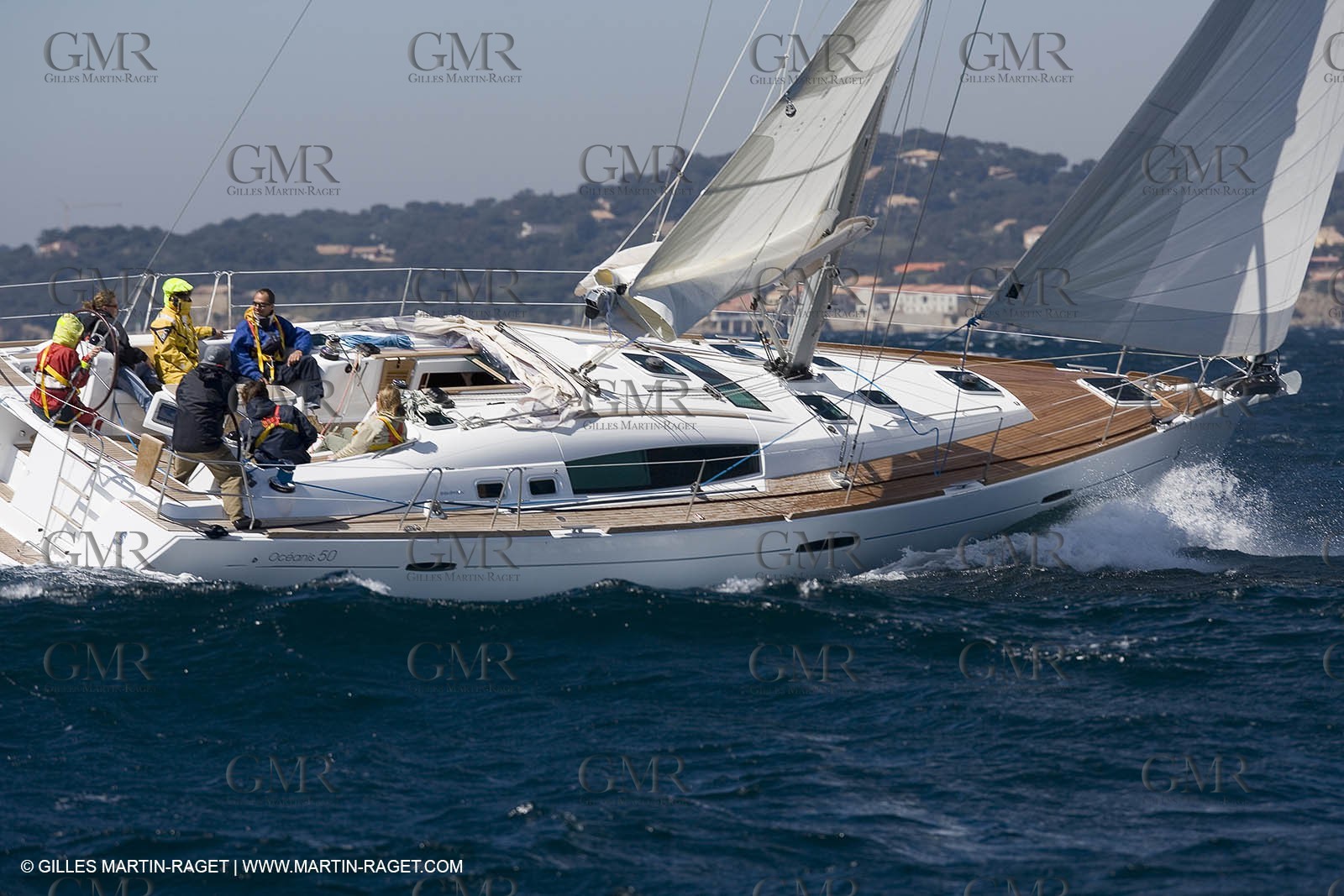 Crusing monohull sailing