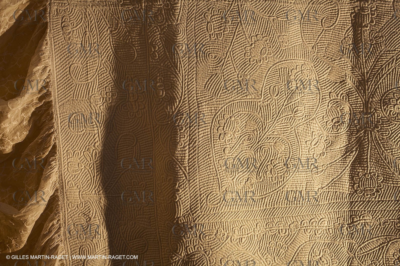 December 2009 - Boutis