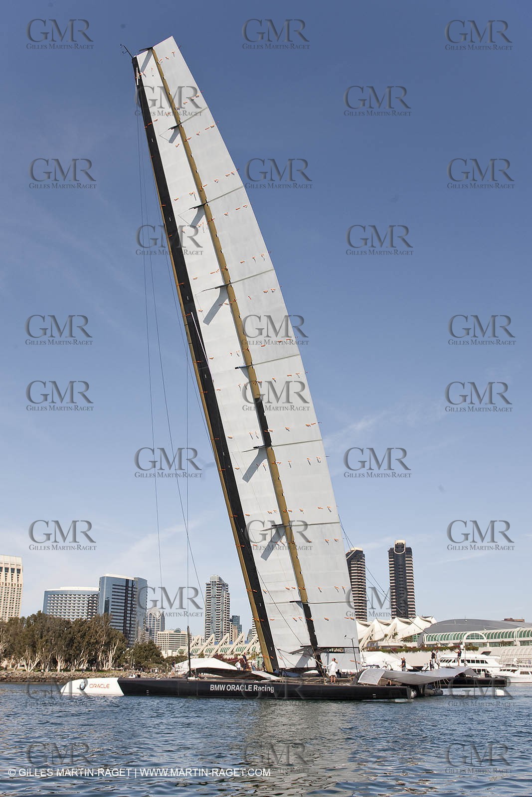 10 11 2009 - San Diego (USA, CA) - 33rd America's Cup - BMW ORACLE Racing - Wing testing , Day 1