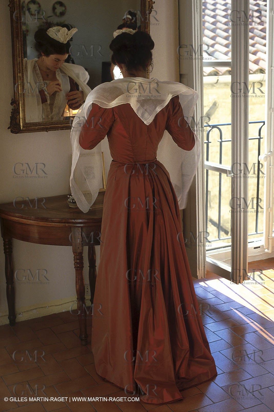 Women of Arles in traditional costume
