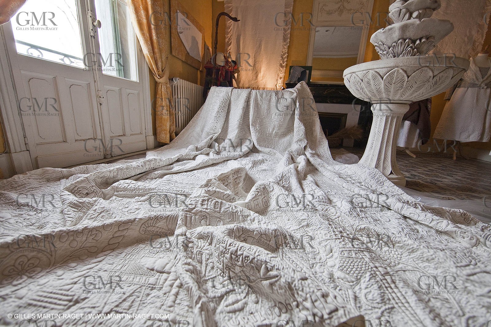 December 2009 - Boutis