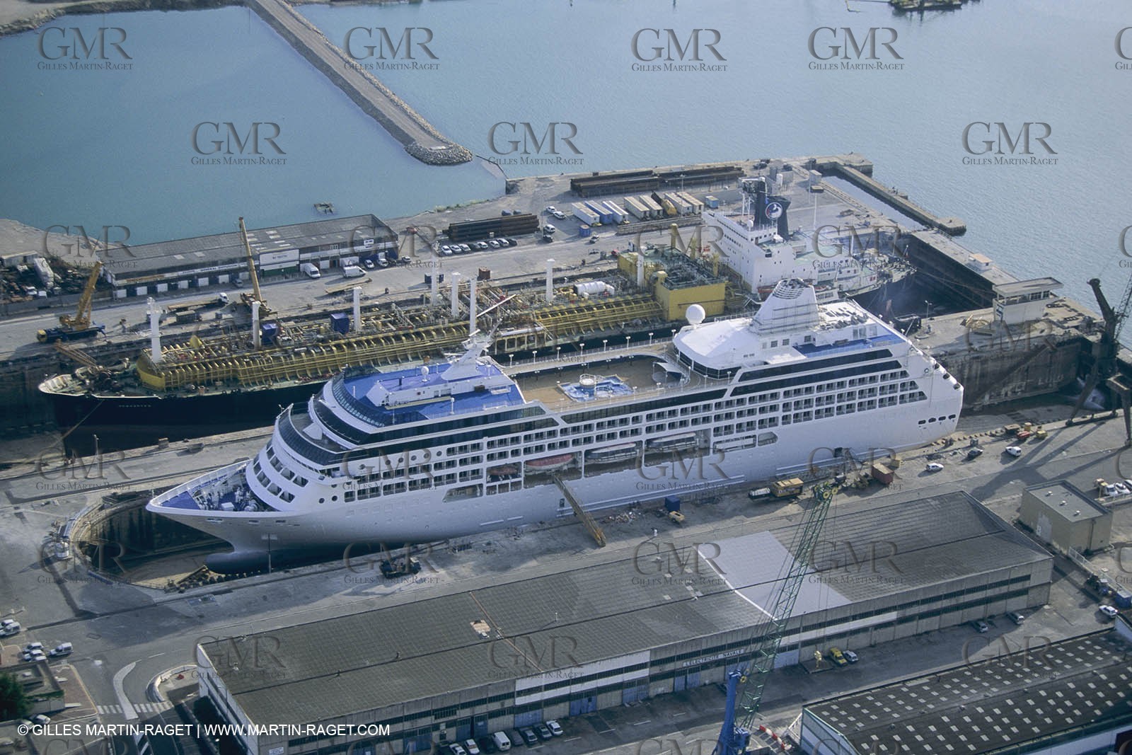 Monde maritime, opérations porturaires, ports, manoeuvres, marine world, harbour operations, maritime shipping,