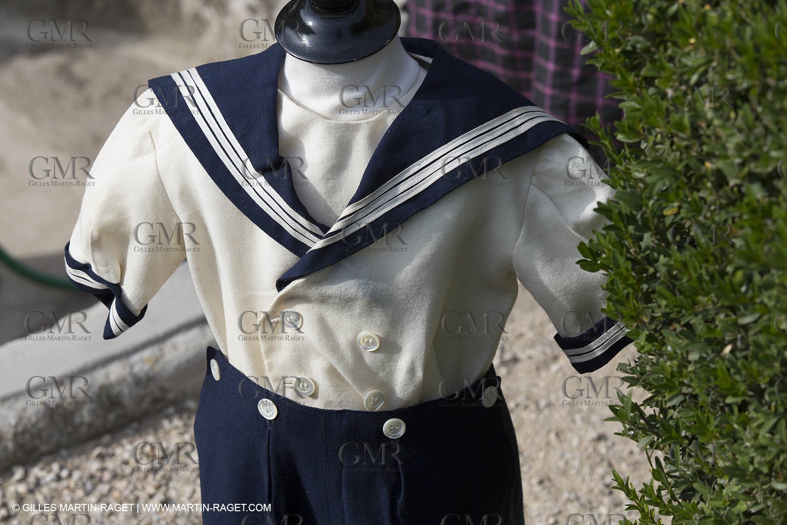 31 10 2013 - Ansouis (FRA,84) - Ansouis castle - Costumes of the exhibit Men costumes