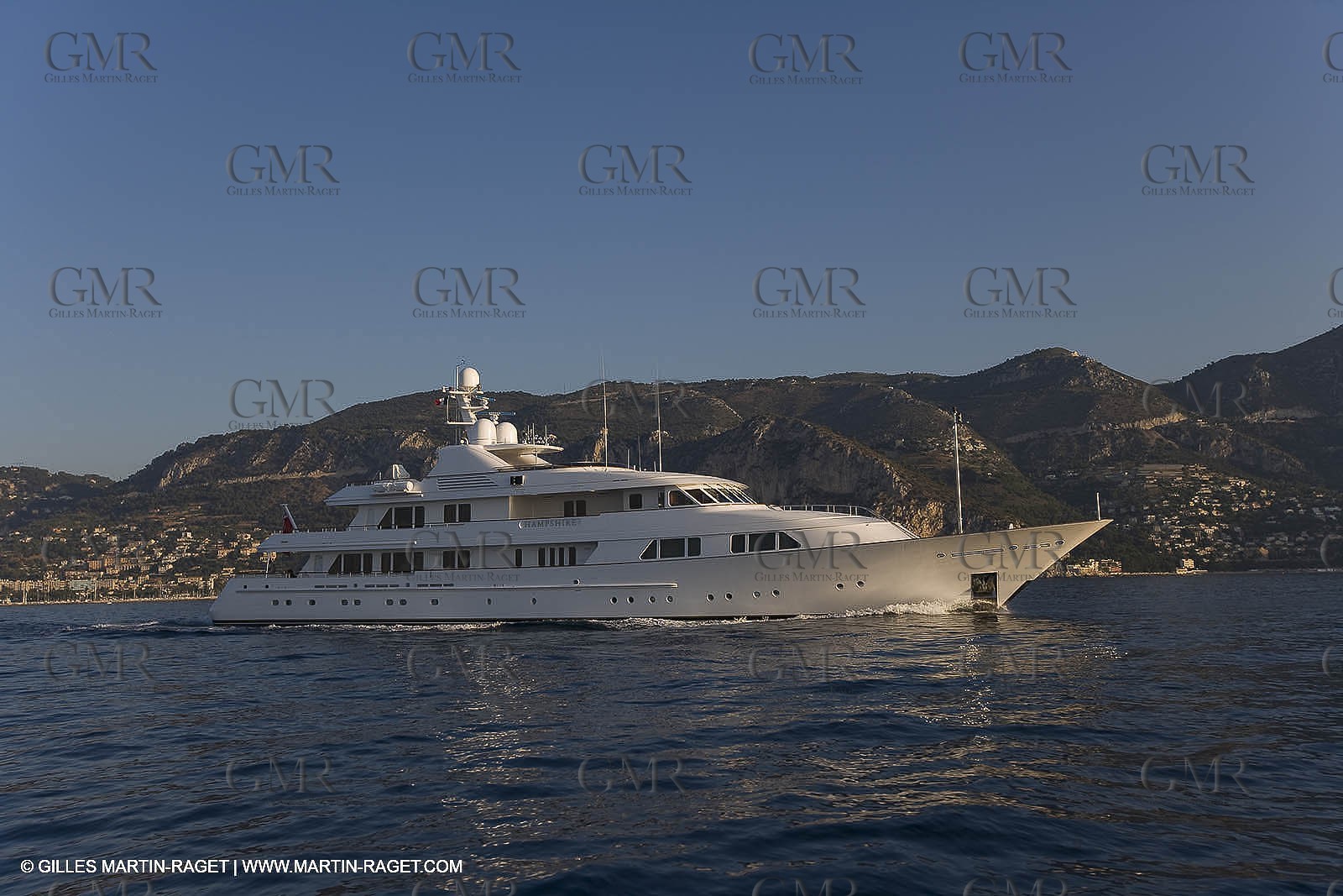 28 07 2007 - St Jean Cap Ferrat - SuperYachts - Motor Yachts - Hampshire
