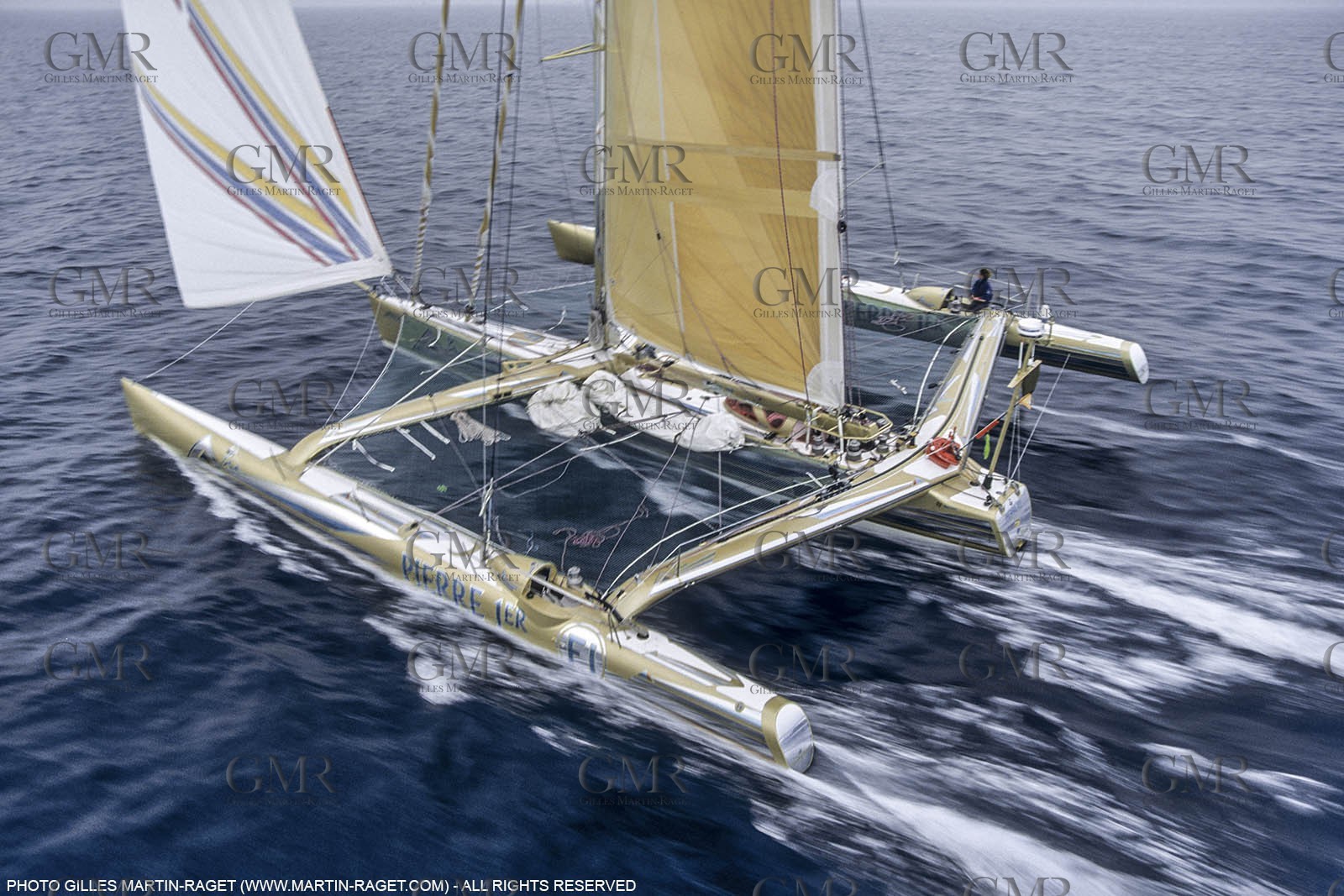 Novembre 1990, Pointe a Pitre (Guadeloupe) Arrivee victorieuse de Florence Arthaud (Groupe Pierre 1er) dans la Route du Rhum