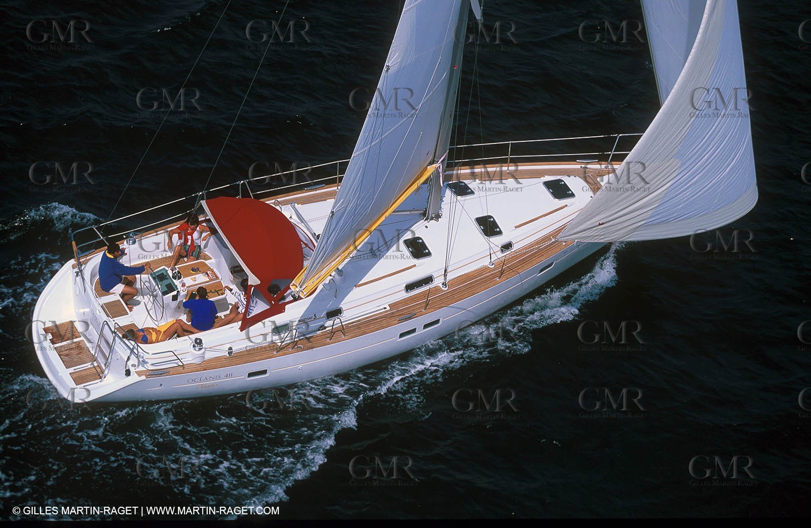 Crusing monohull sailing