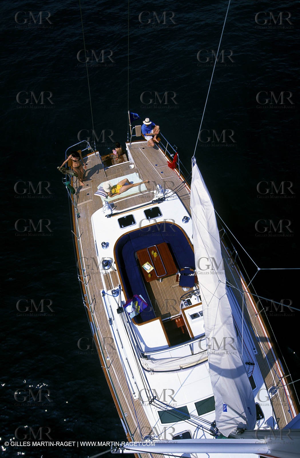 Cruising - People - Doing nothing