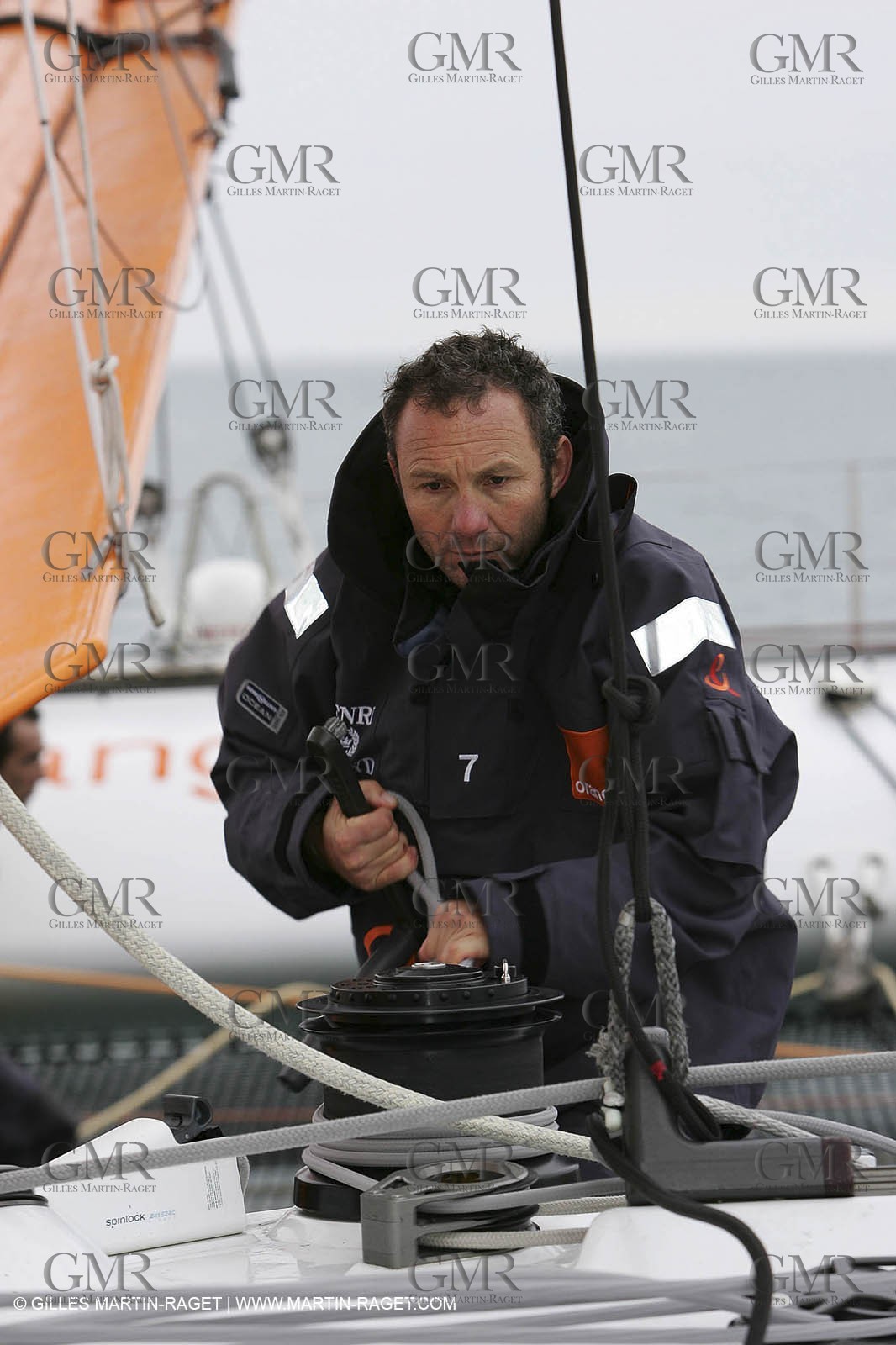 Trophée Jules Verne - Lorient - 30 12 04 - Orange II - Entraînement - A bord - Philippe Péché