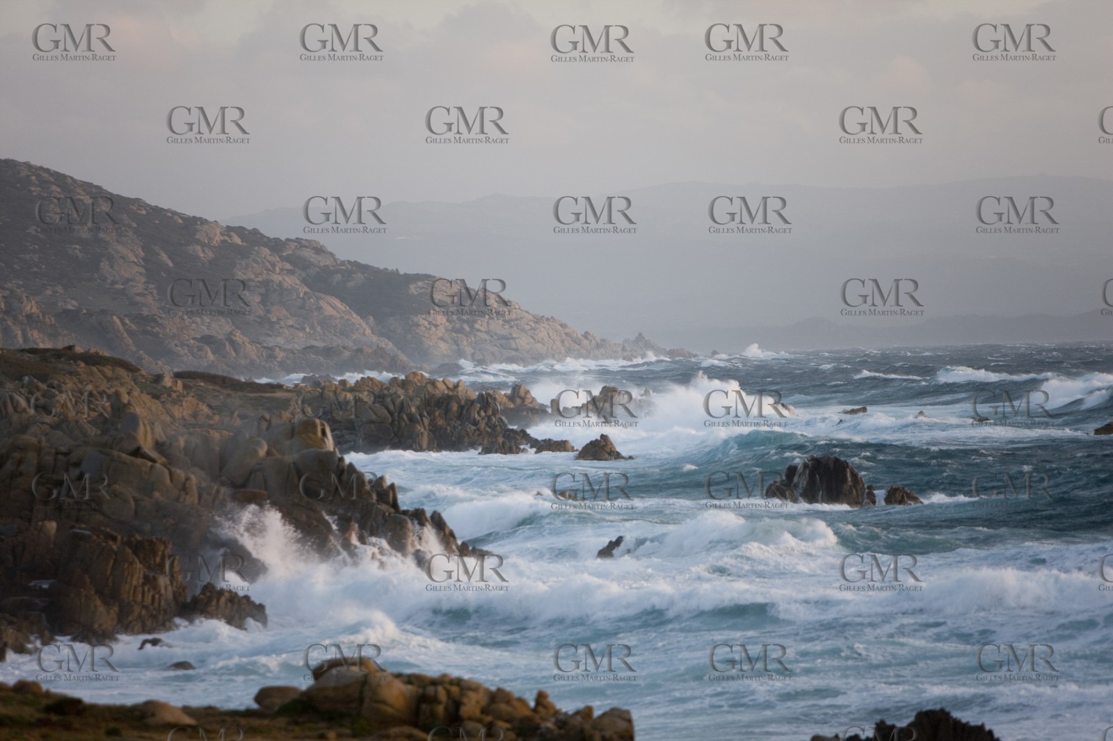 23 04 2008 - - Santa teresa di Gallura (ITA, Sardaigne) -  Mistral gale on the west coast of Testa Cape