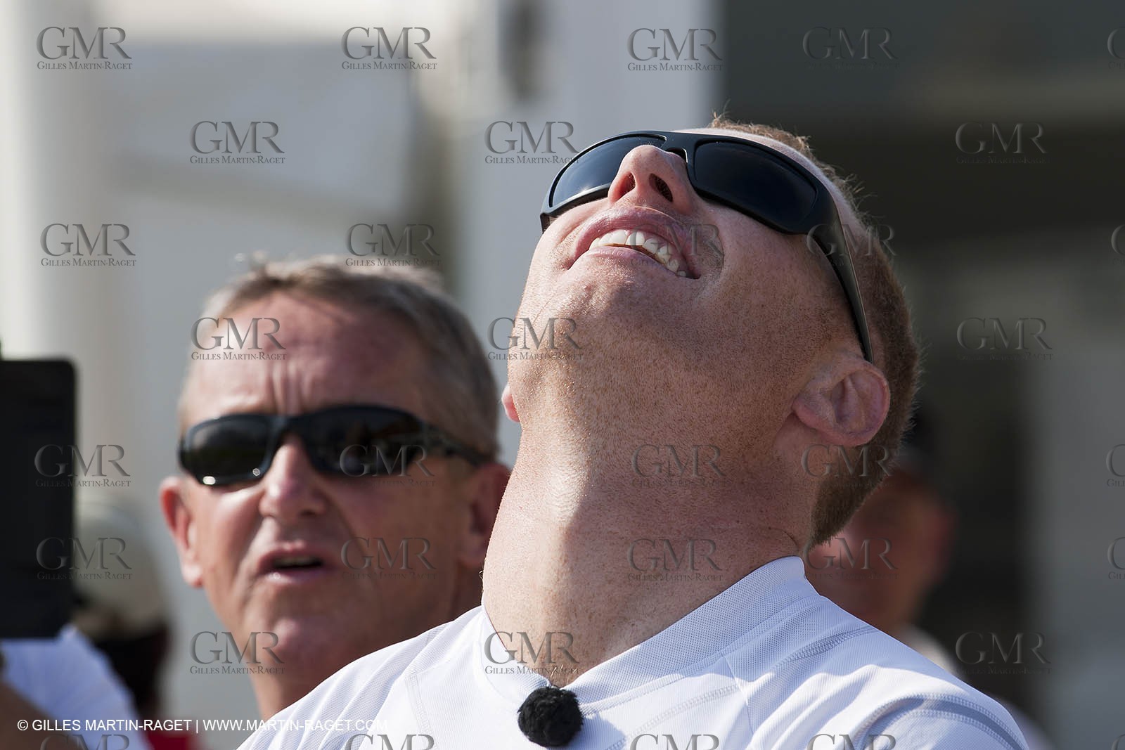 21 11 2010 - Dubai (UAE) - Dubai Louis Vuitton Trophy - Day off - James Spithill and Peter Lester go paragliding