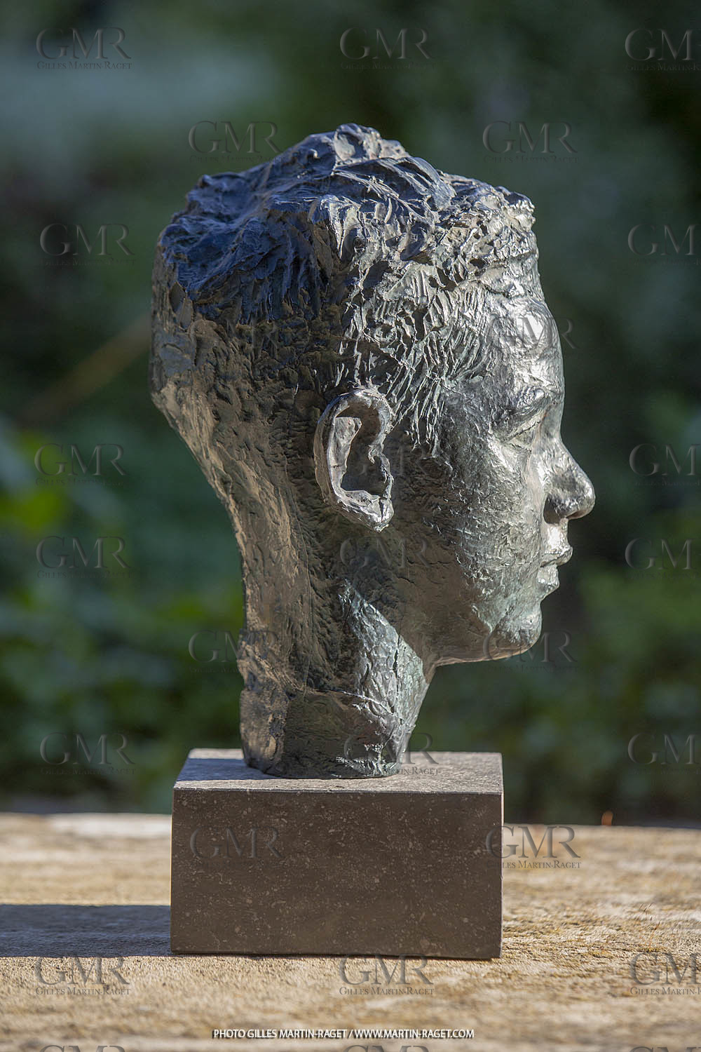 17 04 2022, St Rémy de Provence (FRA,13), Oeuvre de Germaine Richier, Buste n° 2, Rémi Coutin enfant, 1927-1928, Bronze patiné foncé, éreuve d'exposition, 31 x 20 x 21 cm, collection Famille Germaine Richier