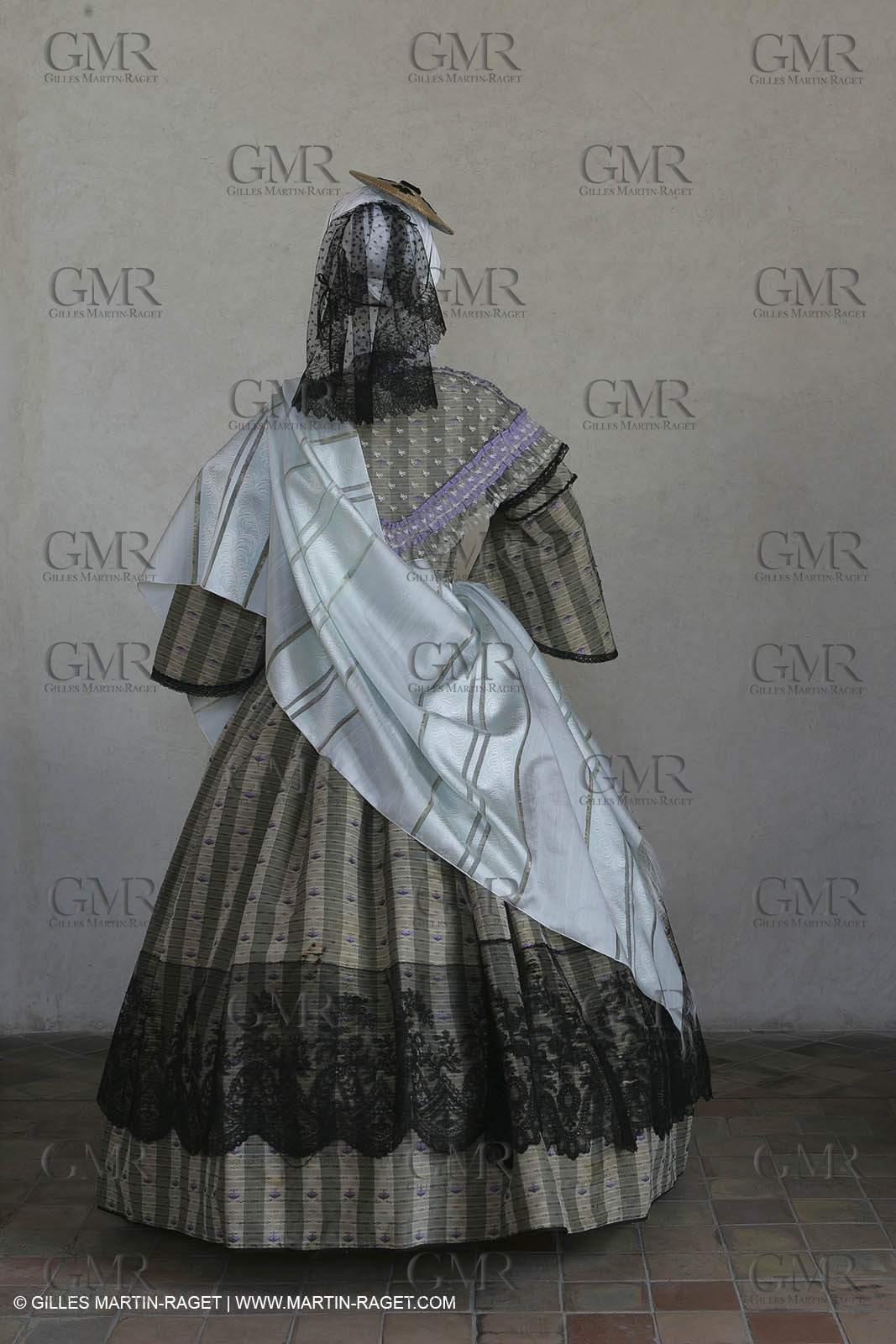 May 2004 - La Tour d'Aigues (FRA, 84) - Old costumes for women of the South exhibition