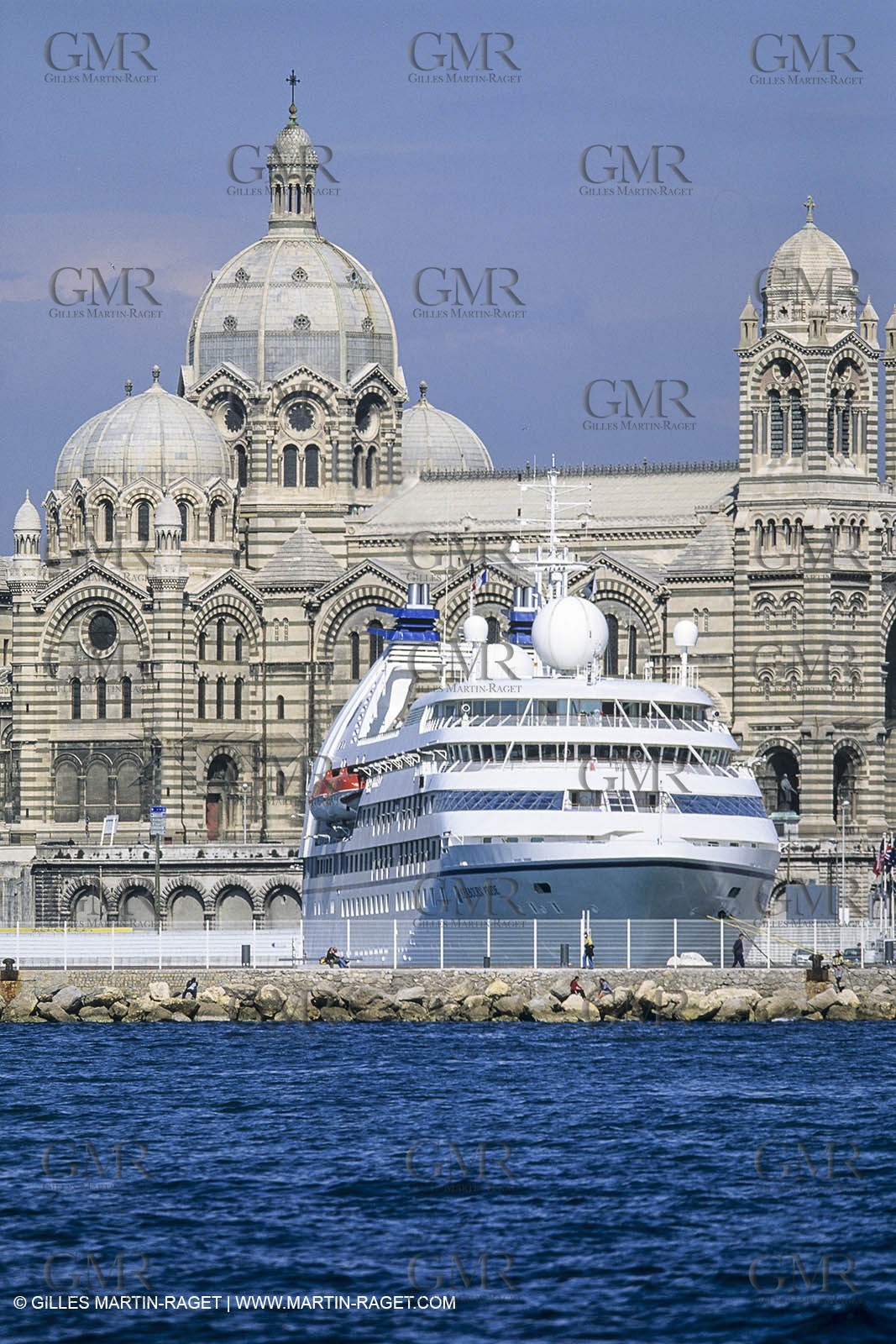 Paquebots, liners, cruise ships