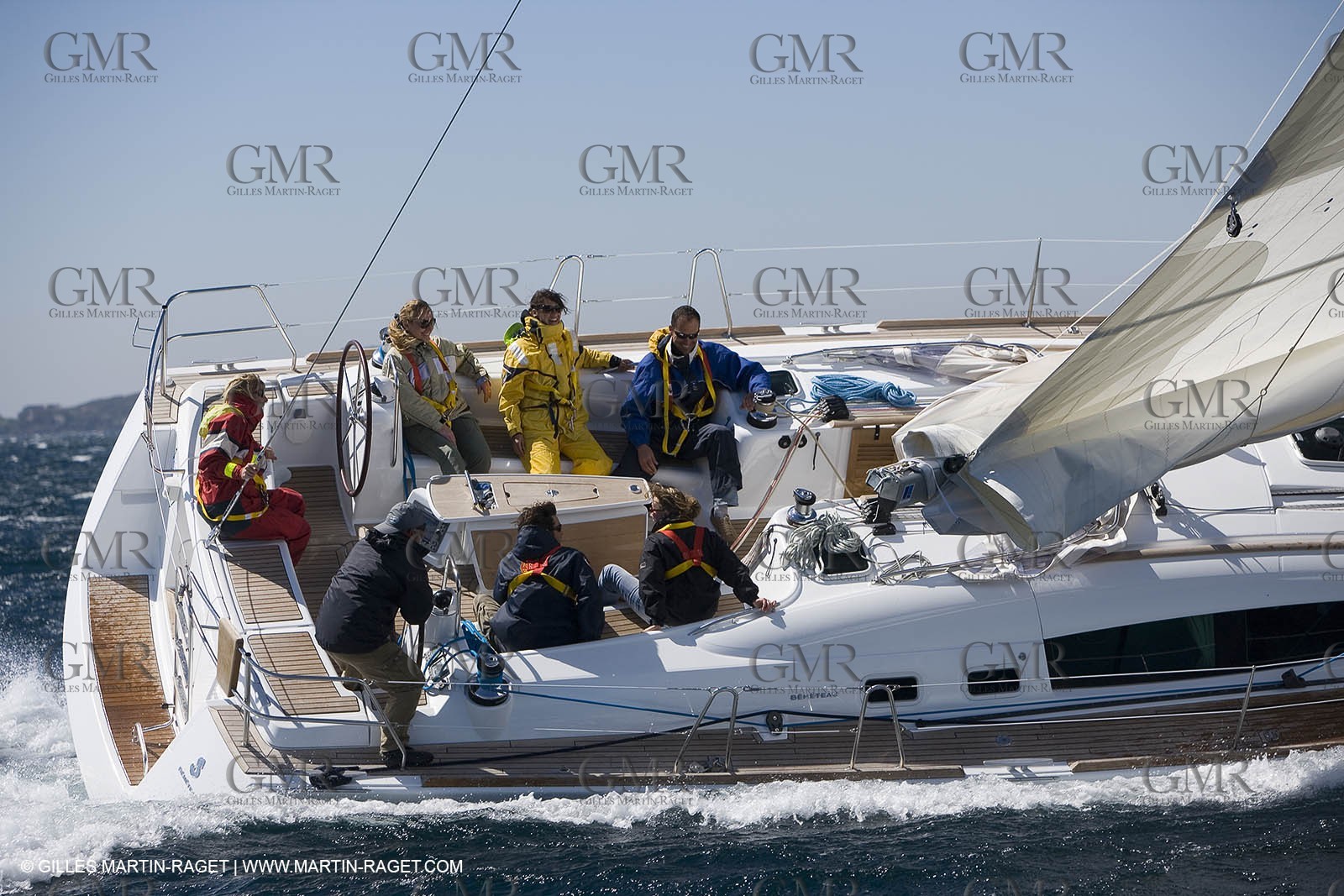 Crusing monohull sailing