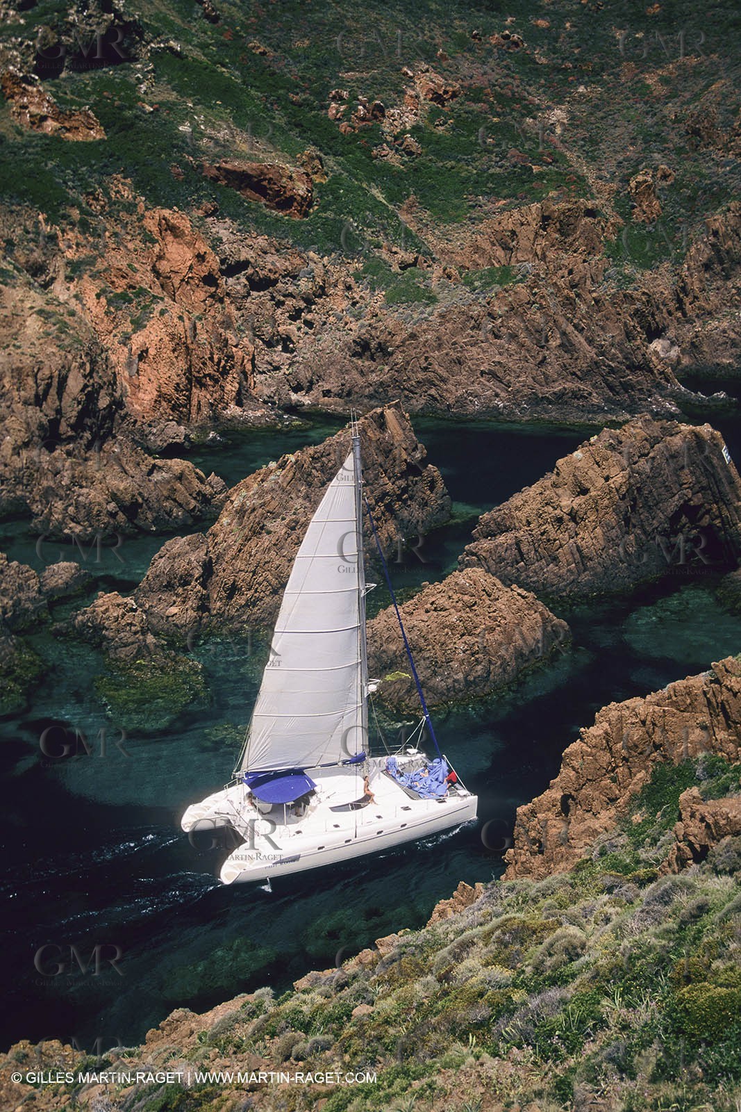 Sailing, cruising, multihulls under sails