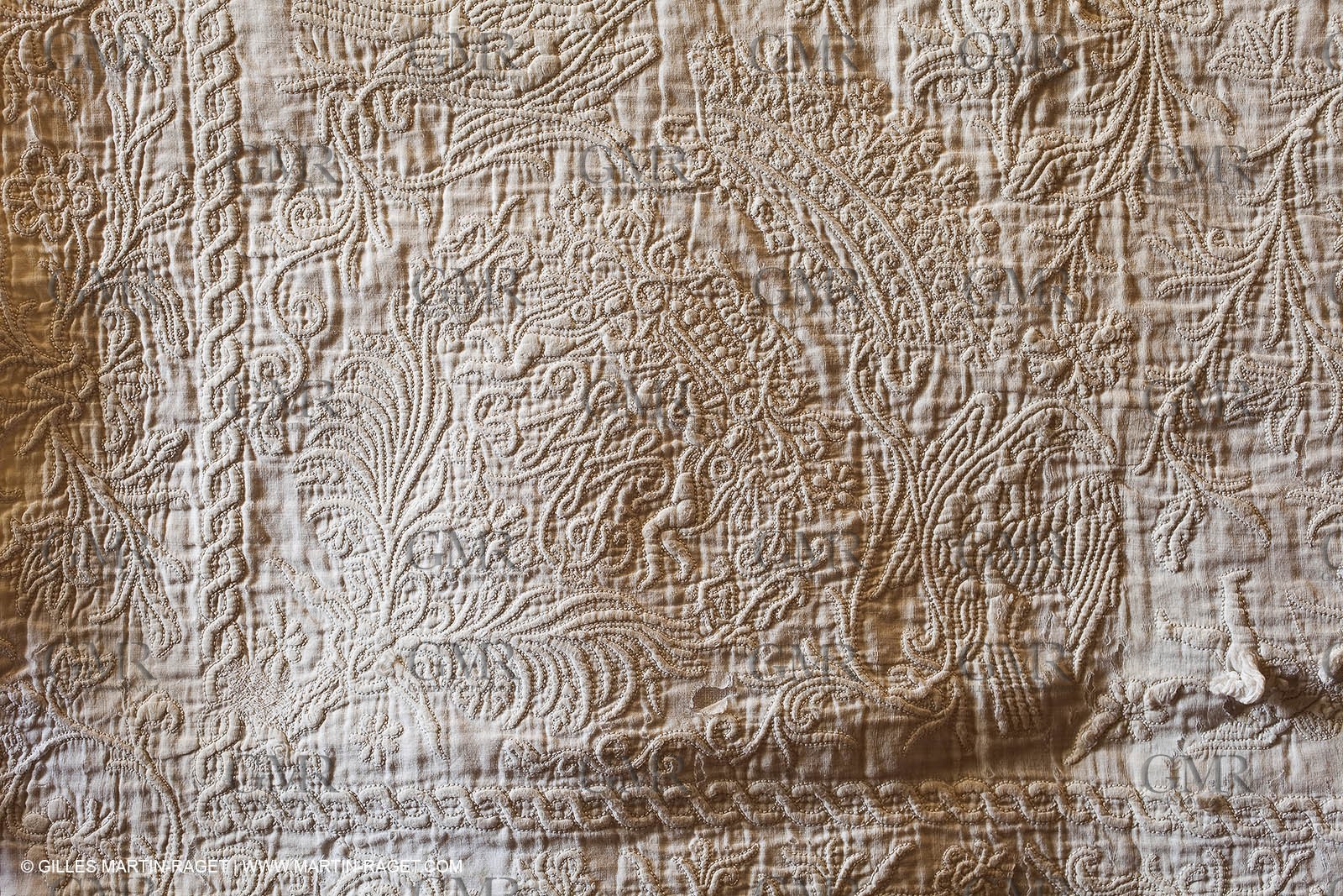 December 2009 - Boutis