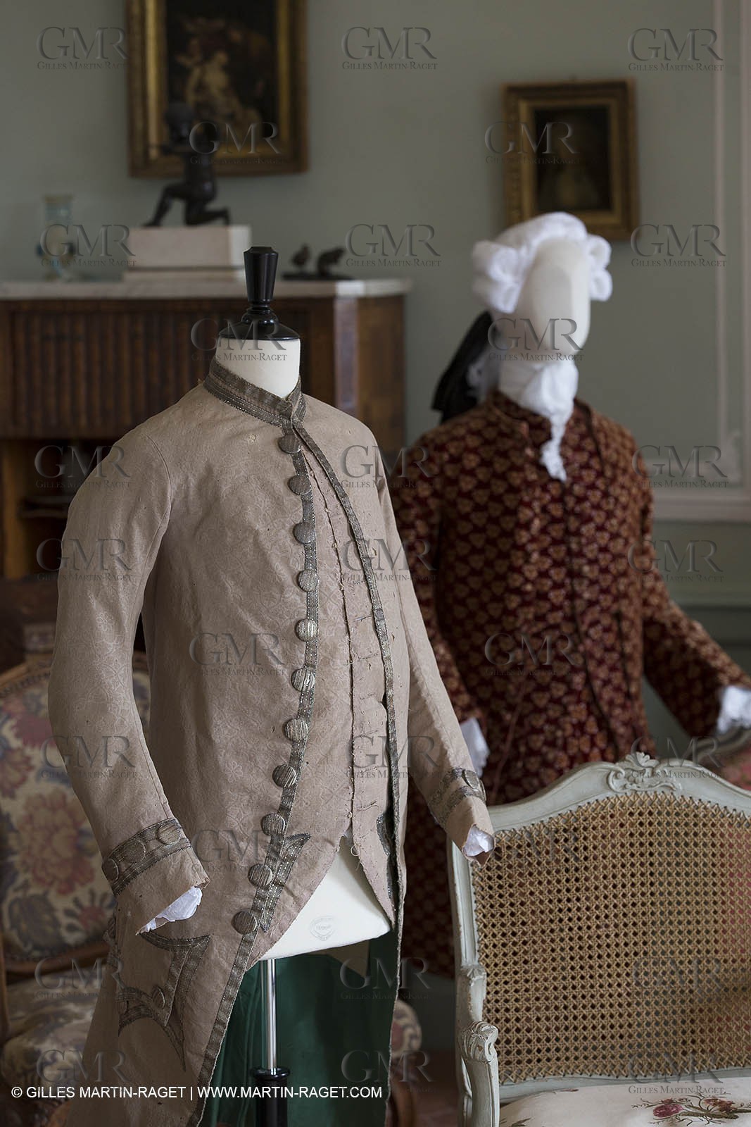 31 10 2013 - Ansouis (FRA,84) - Ansouis castle - Costumes of the exhibit Men costumes