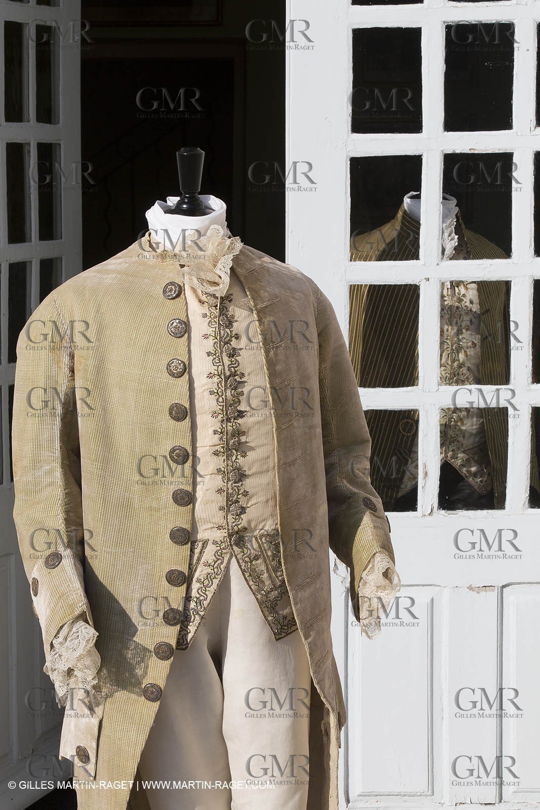 31 10 2013 - Ansouis (FRA,84) - Ansouis castle - Costumes of the exhibit Men costumes