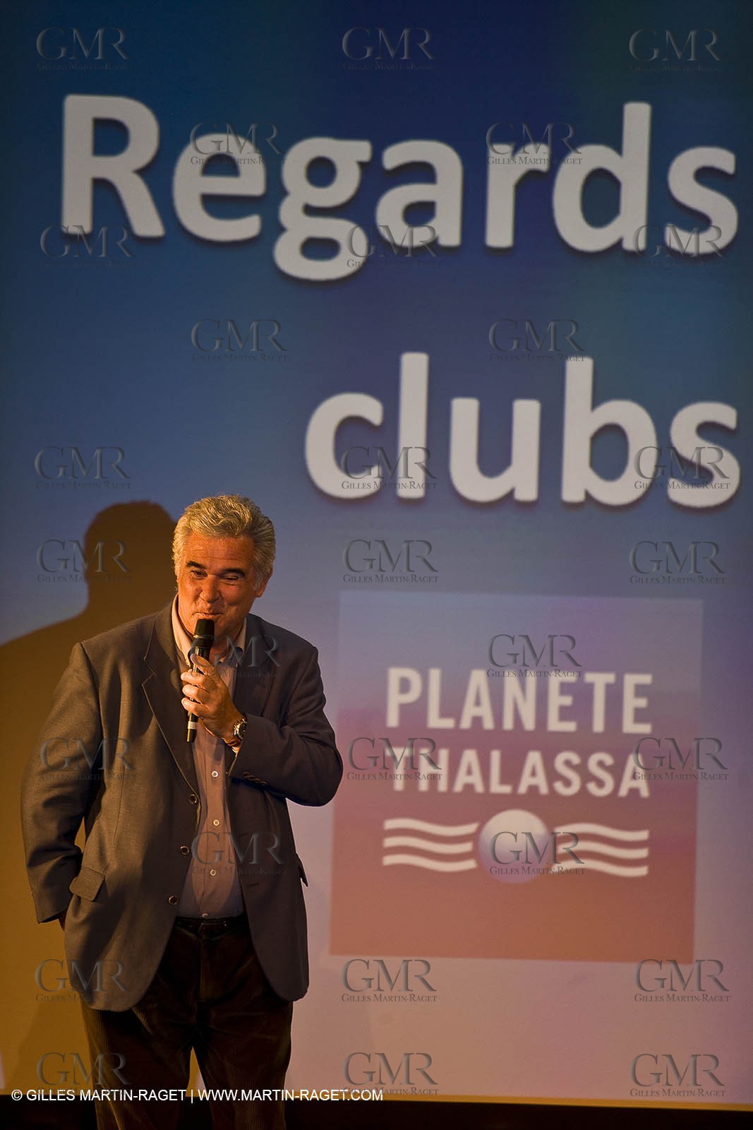 08 12 08 - Paris - Théatre Edouard VII - FFV - Soirée des champions 2008 - Election du marin de l'année 2008 : Francis Joyon