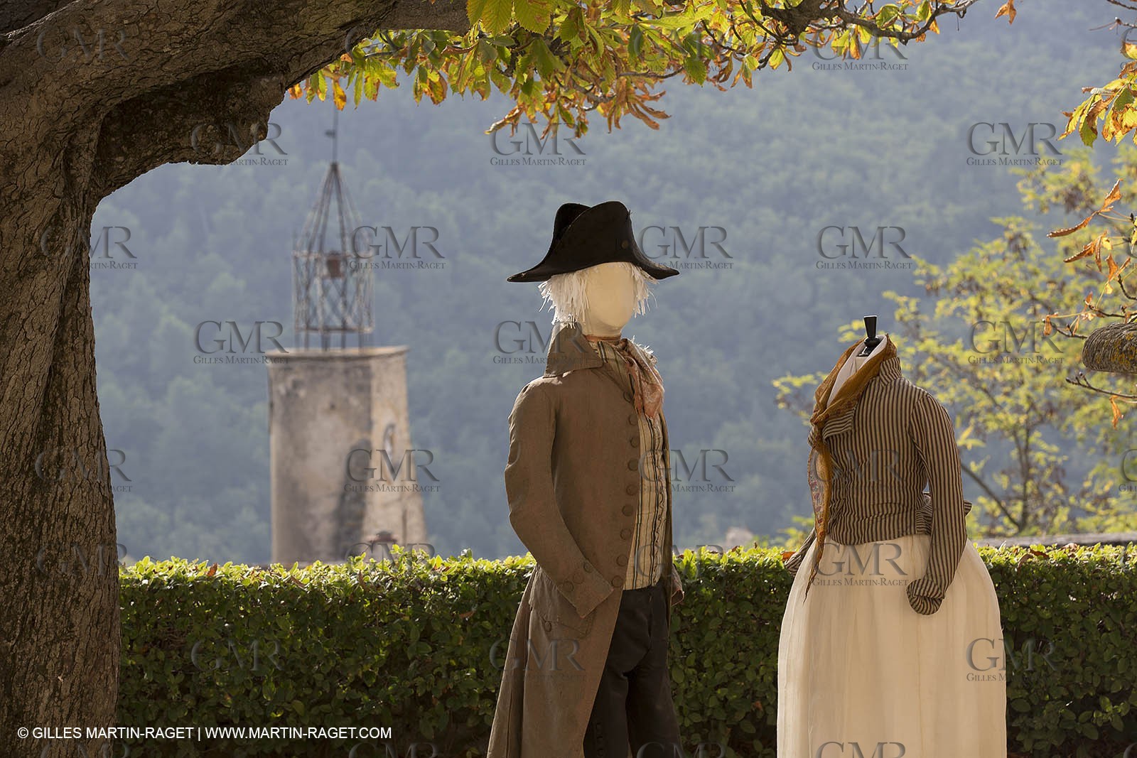 31 10 2013 - Ansouis (FRA,84) - Chateau d'Ansouis - Costumes de l'exposition Habits d'hommes