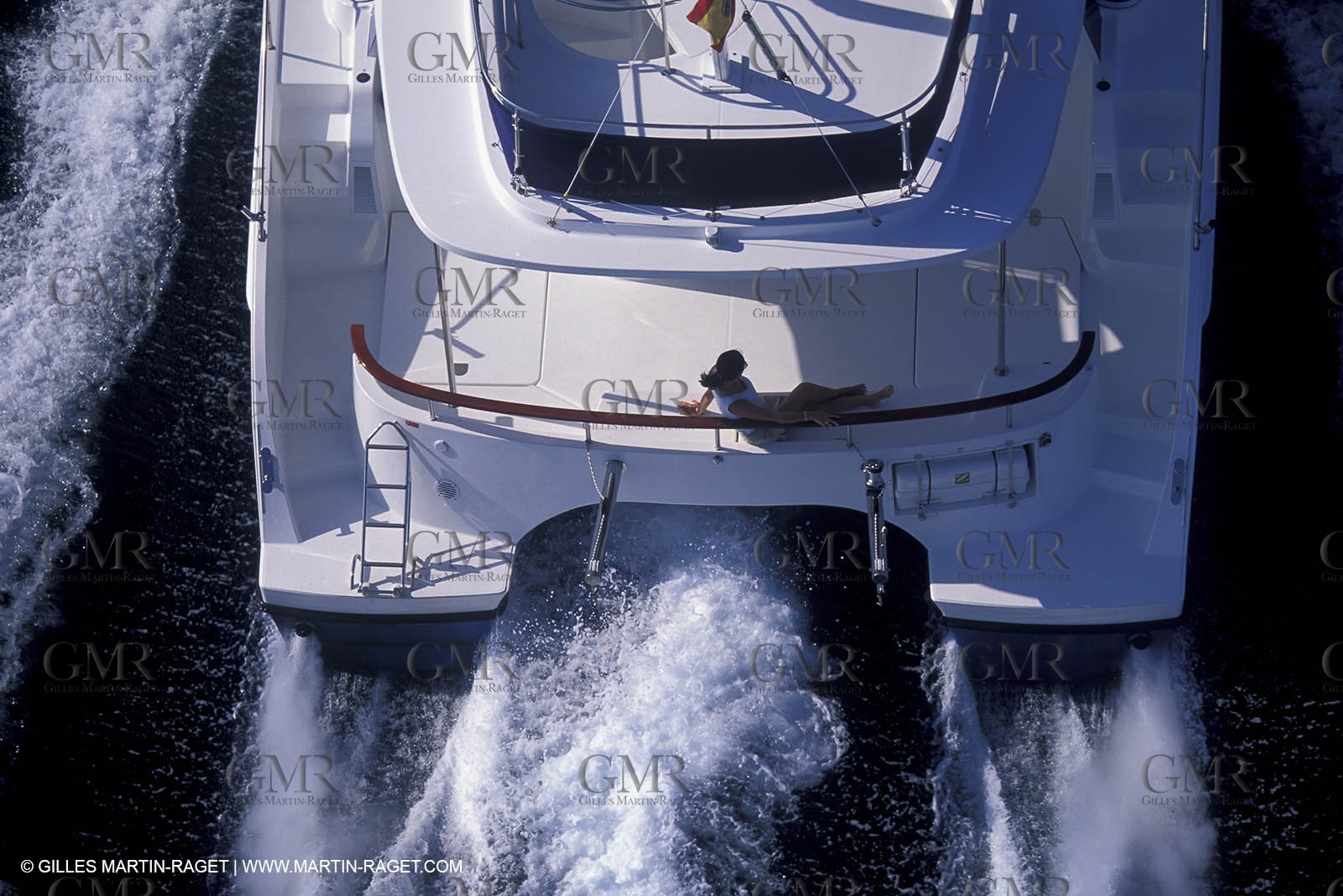 Bateau à Moteur en Route