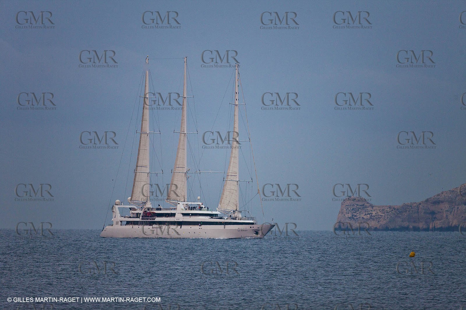 23 10 2010 - Marseille (FRA,13) - Le Ponant - Arrivée à Marseille et entrée dans le Vieux Port