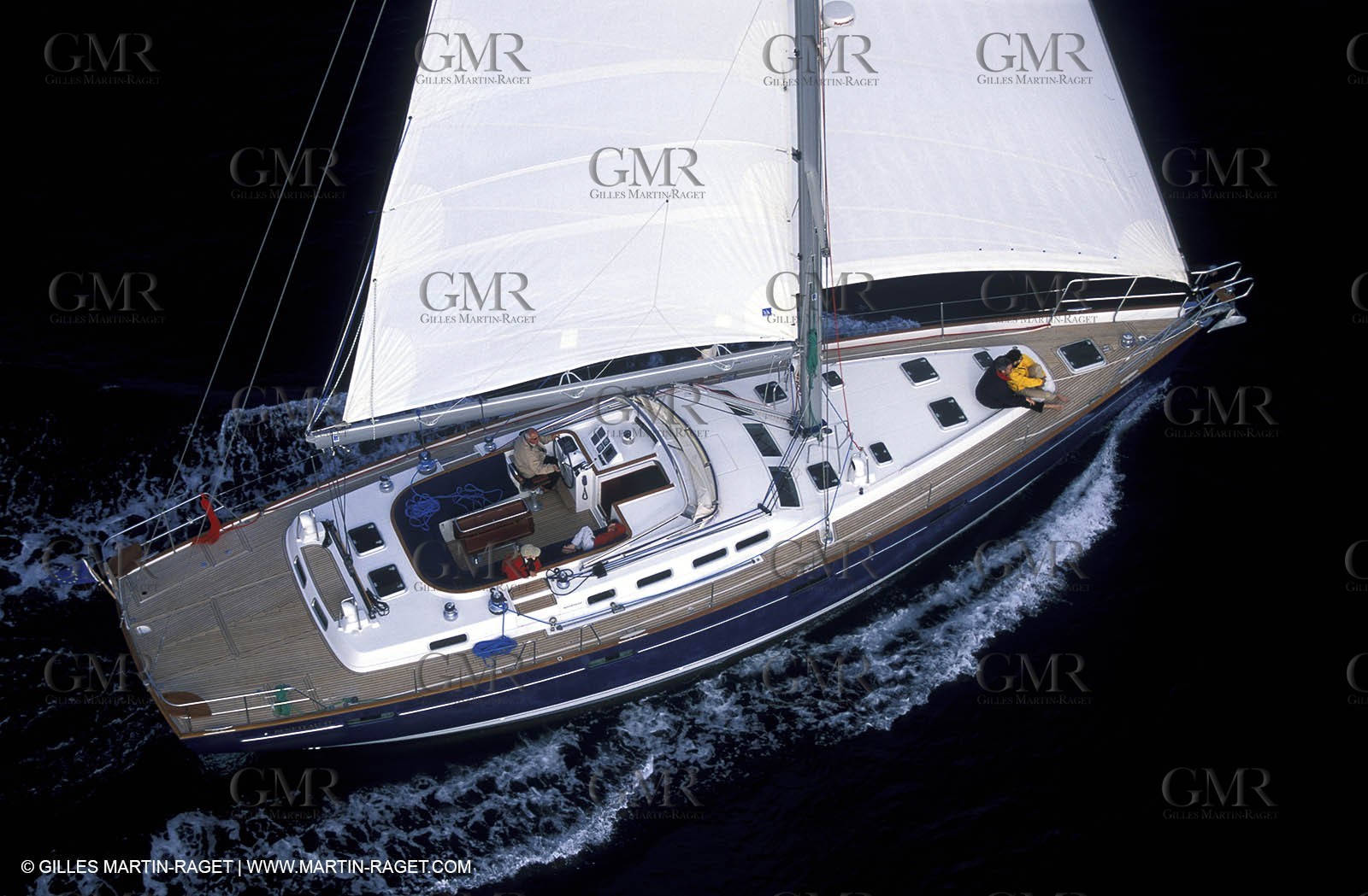 Crusing monohull sailing