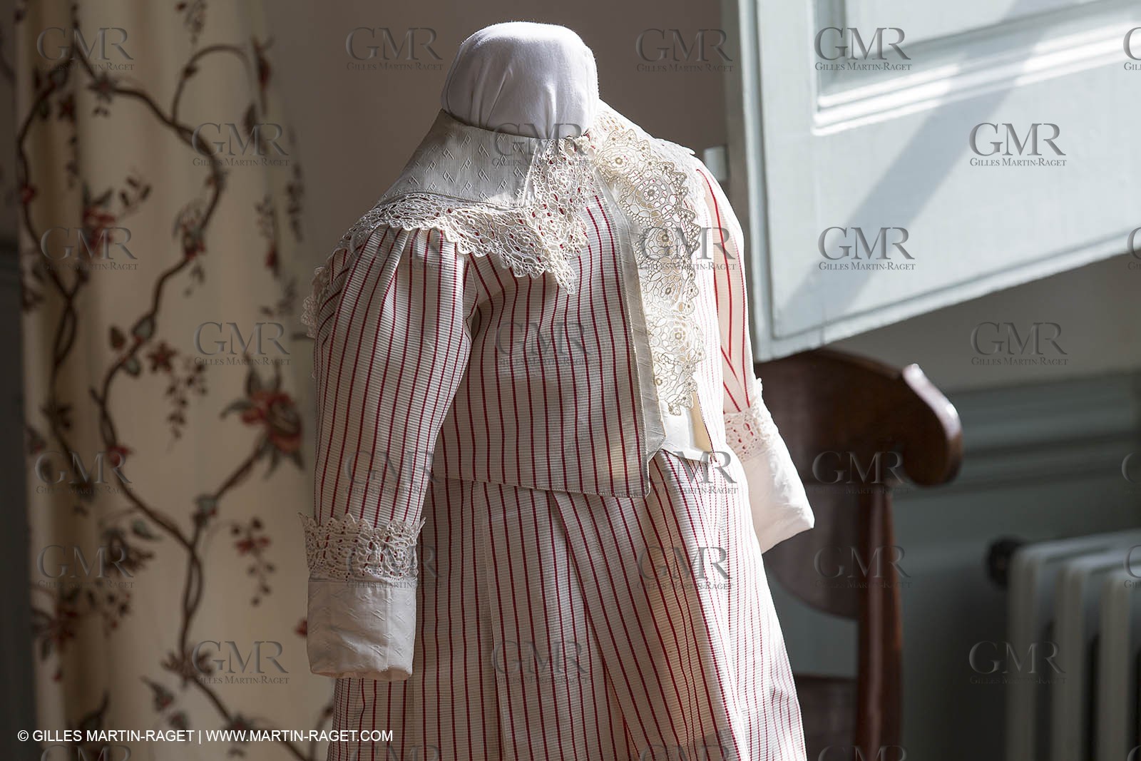 31 10 2013 - Ansouis (FRA,84) - Ansouis castle - Costumes of the exhibit Men costumes