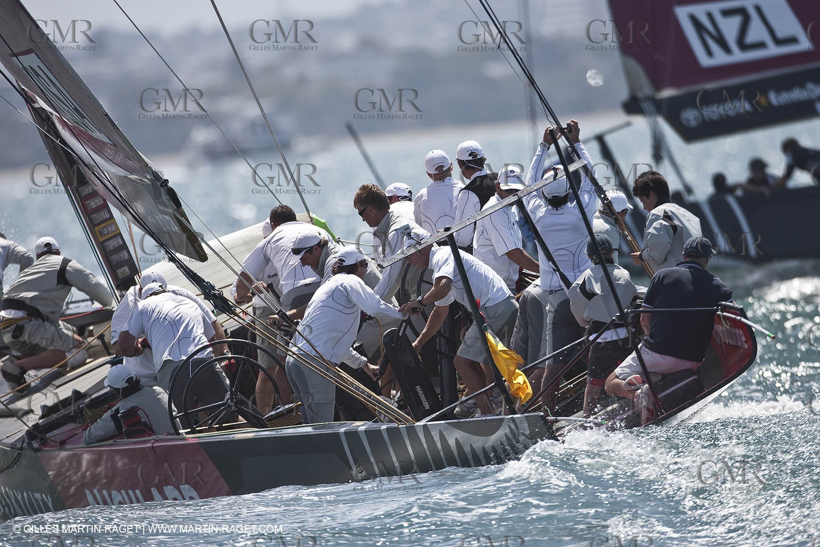 23 01 2009 - Auckland (NZL) -  Louis Vuitton Pacific Series - BMW ORACLE Racing-Tuning up onboard Emirates Team New Zealand yacht