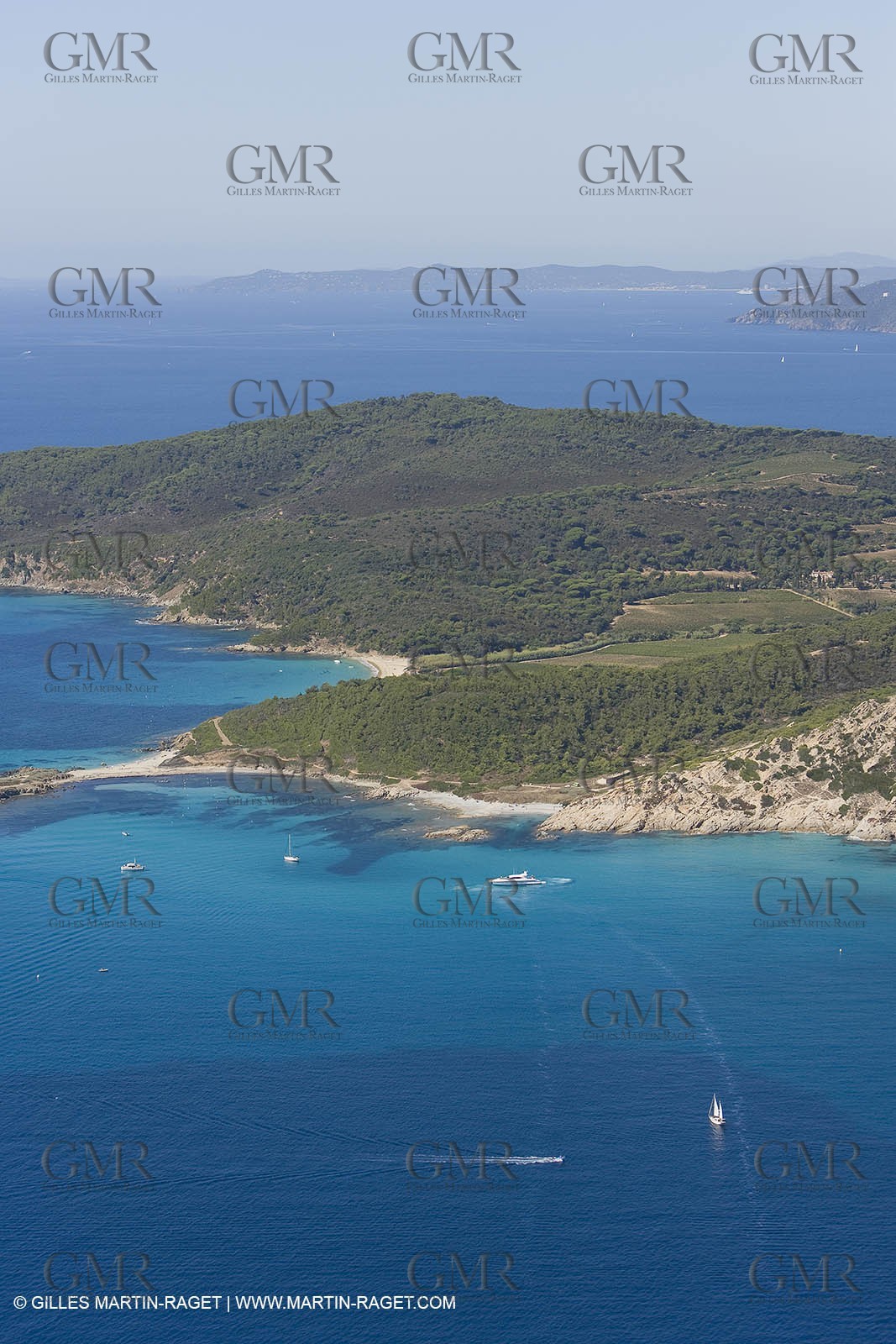 06 09 2007 - Saint Tropez (FRA, 83) - Superyachts - Motoryachts - Mangusta 92 Triple Fun in Saint Tropez - Mooring at Club 55 at Pampelonne Beach