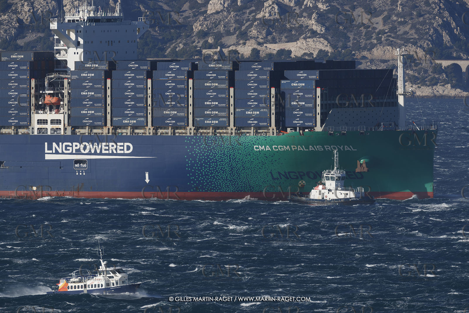 14 12 2023, Marseille (FRA), arrivée du Palais Royal, porte container armé par la CMA CGM, navire de 400 mètres de long, 67 mètres de large, qui transporte 23 000 conteneurs avec propulsion au GNL