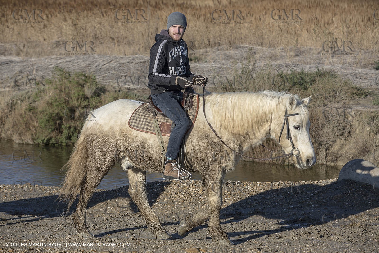 26 12 2013 - Les Saintes Maries de la Mer (FRA,13) - Horse riding at Cabanes de Cacharel