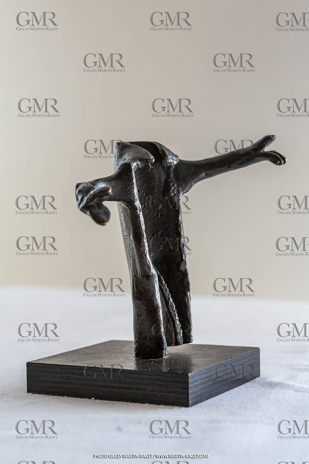 08 06 2012, St Rémy de Provence, Oeuvre de Germaine Richier, Guerrier n° 6 1953, Bronze patiné foncé, Epreuve d'exposition, 14 x 14 x 10,5 cm, Collection particulière