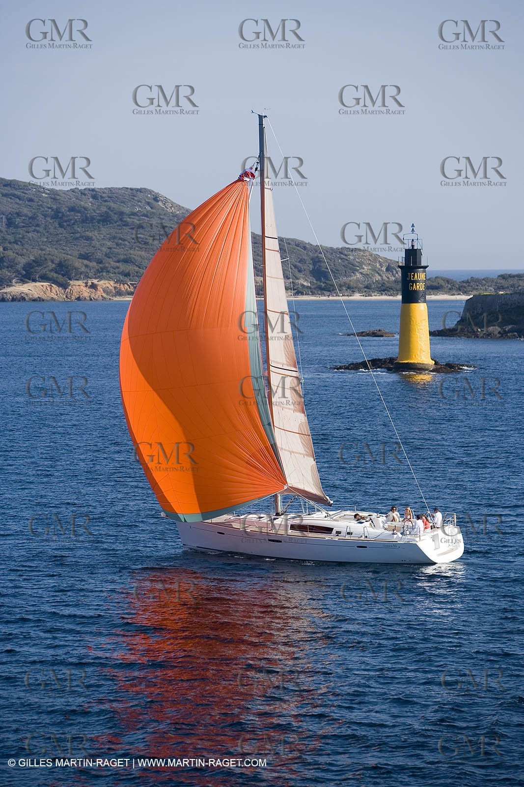 Crusing monohull sailing