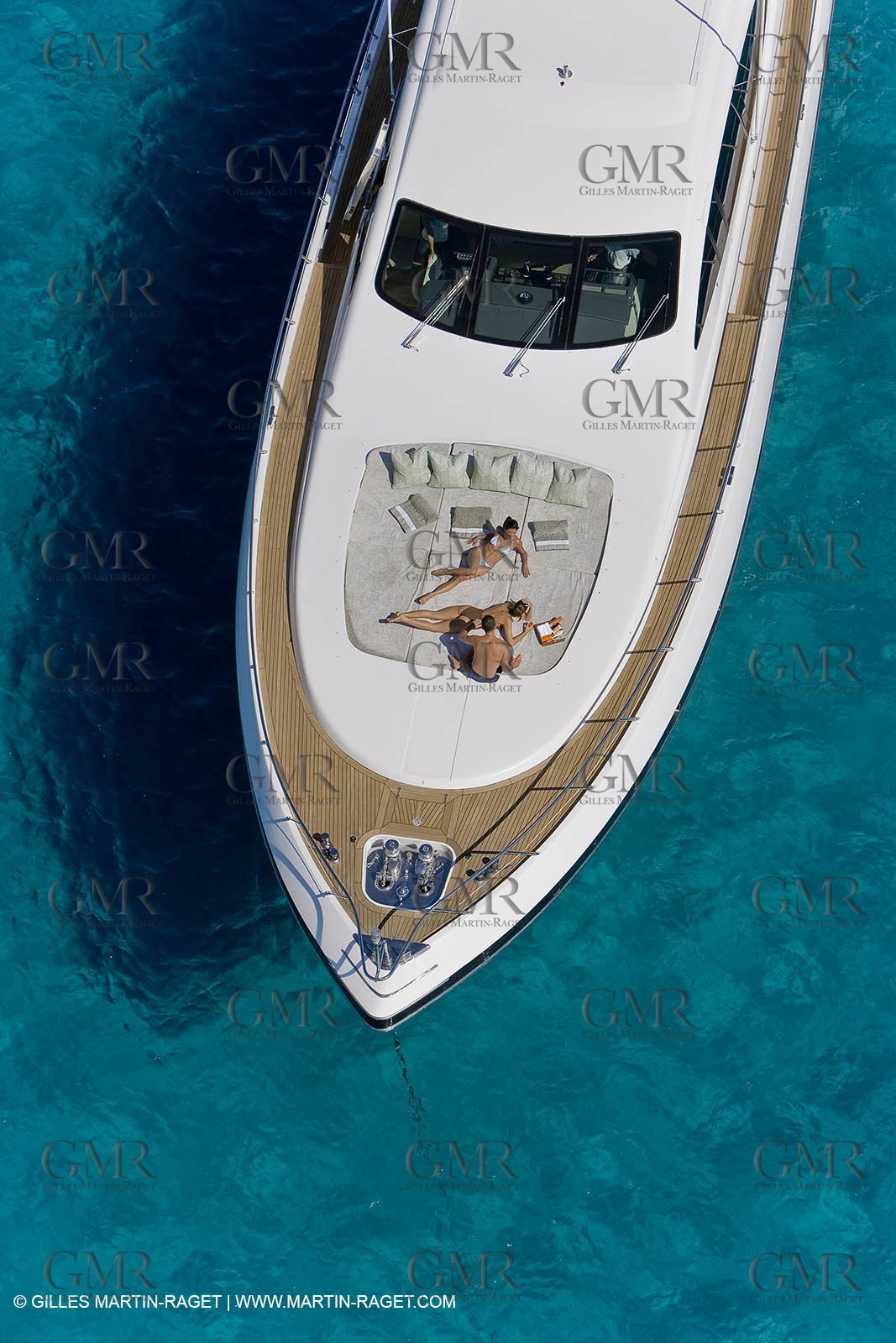 06 09 2007 - Saint Tropez (FRA, 83) - Superyachts - Motoryachts - Mangusta 92 Triple Fun à Saint Tropez - Au mouillage devant le Club 55 à la plage de Pampelonne
