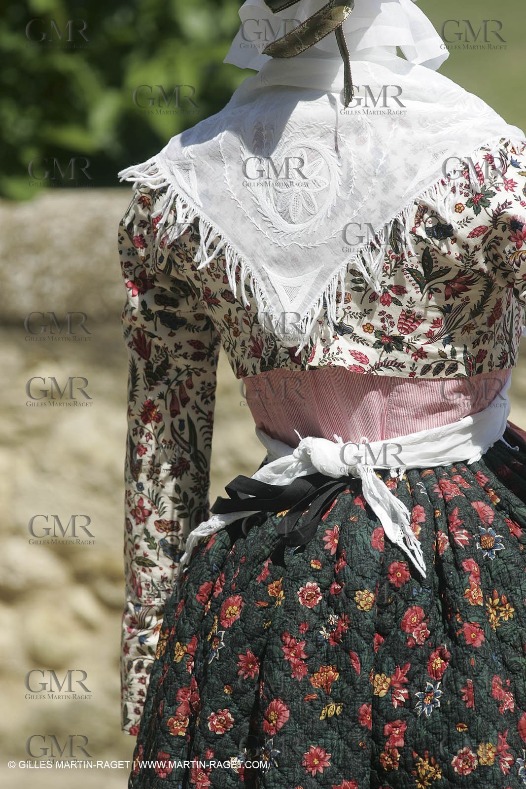 May 2004 - La Tour d'Aigues (FRA, 84) - Old costumes for women of the South exhibition