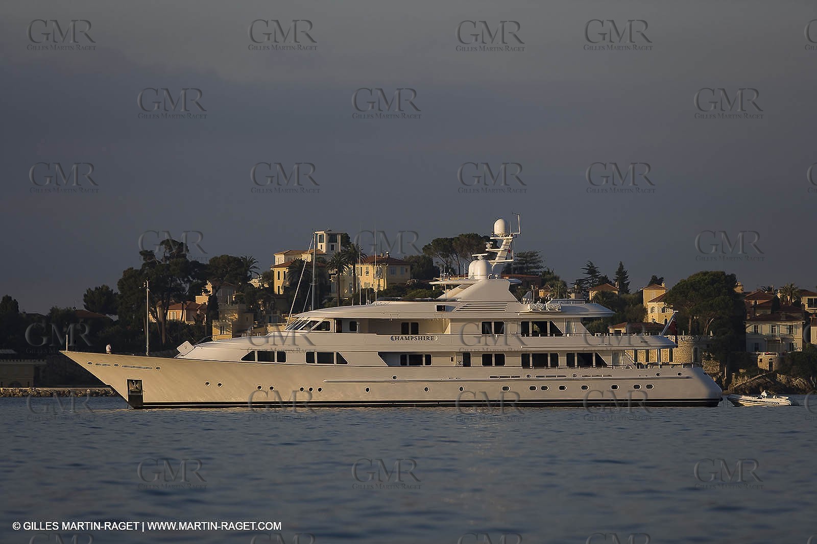 28 07 2007 - St Jean Cap Ferrat - SuperYachts - Motor Yachts - Hampshire