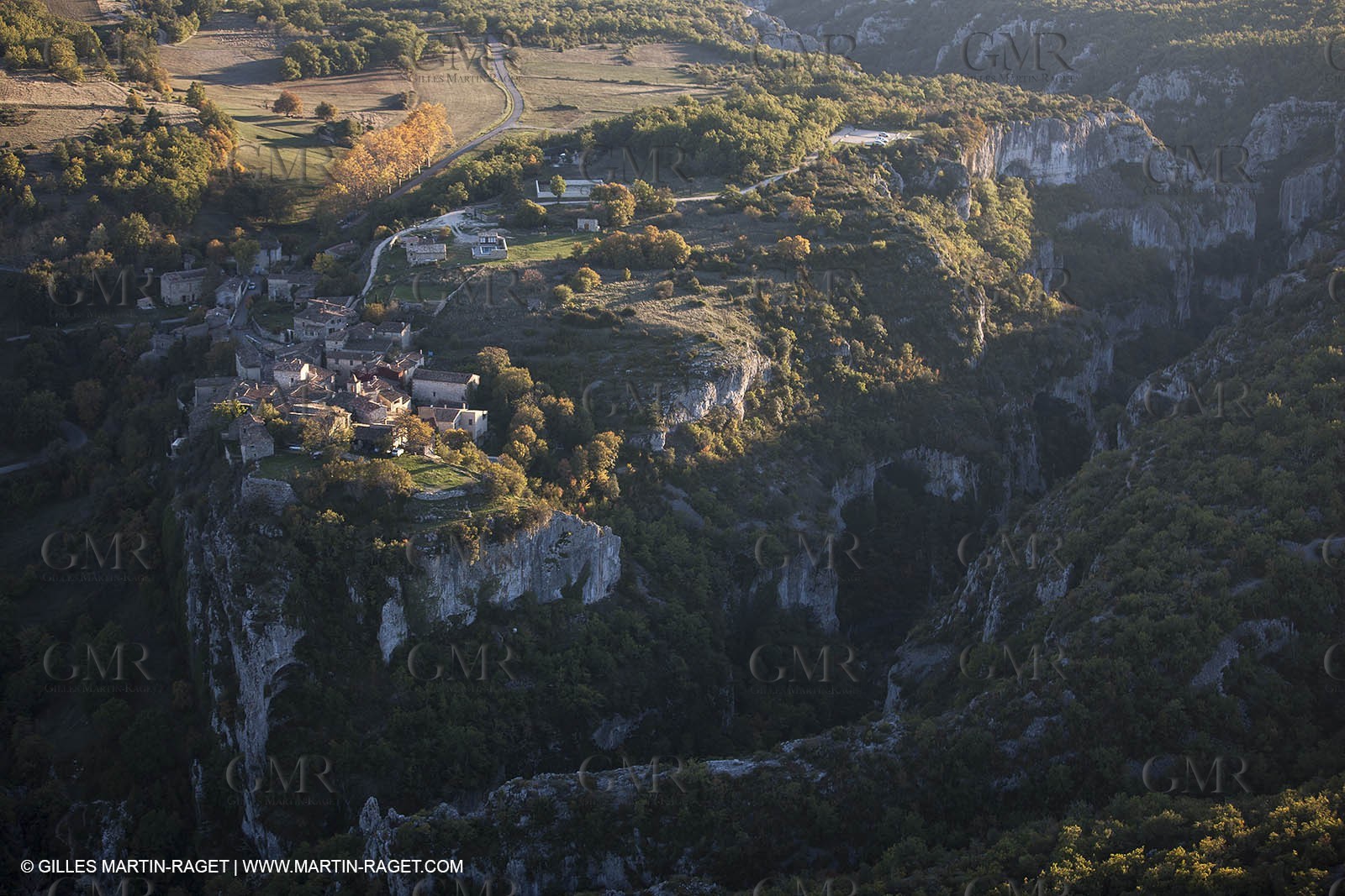 29 10 2012 -29 10 2012 - Opedette (FRA,05) -  Luberon (FRA) as seen from above