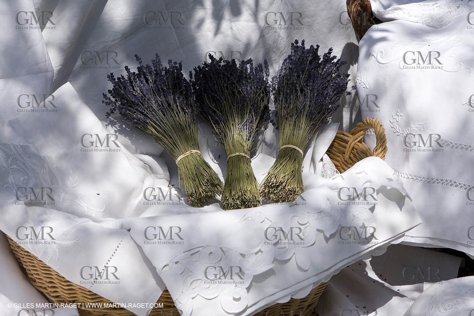 Vallon raget, nice household linen