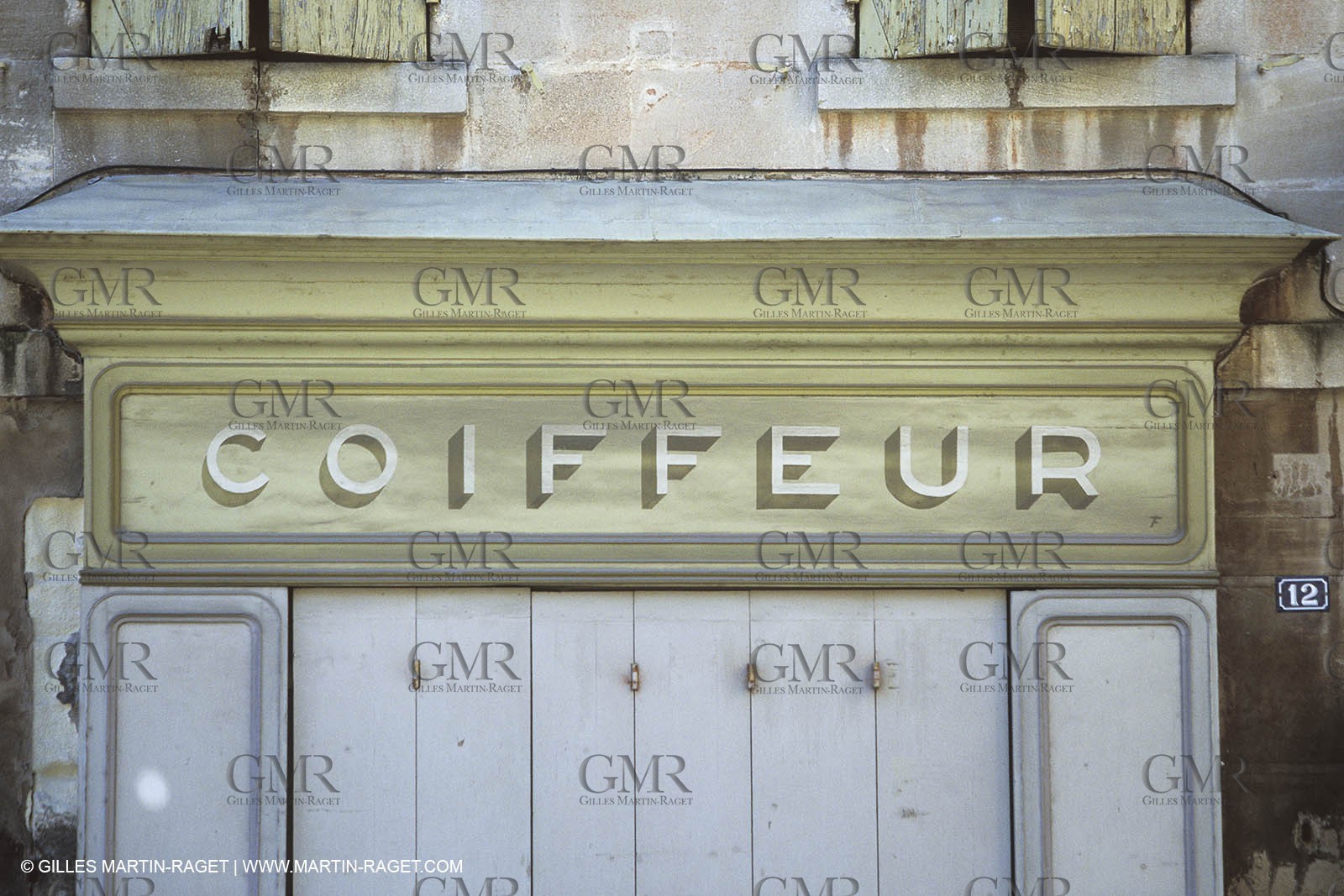 France, Provence, Villages du Luberon, détails, vieilles pierres, portes, toitures