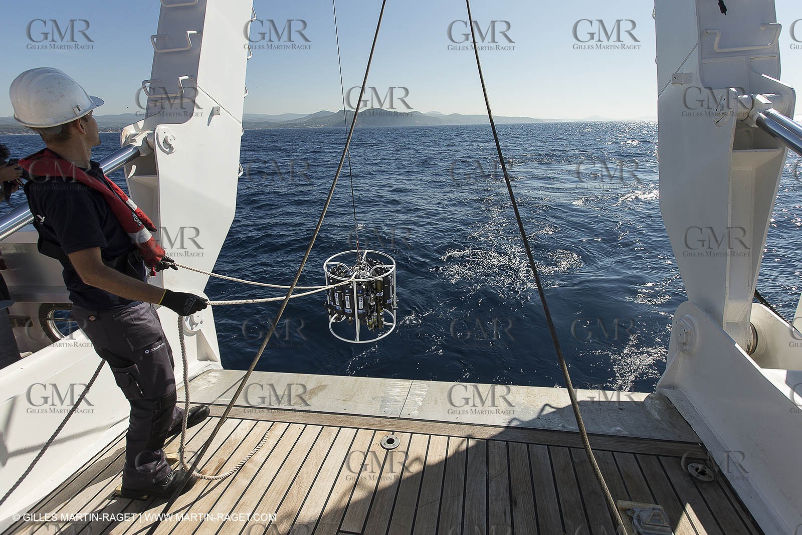 11 09 2014 - la Ciotat (FRA,13) - onboar Al Azzizi, oceanographic research ship buit by H2X boat yard, measure devices manipuation