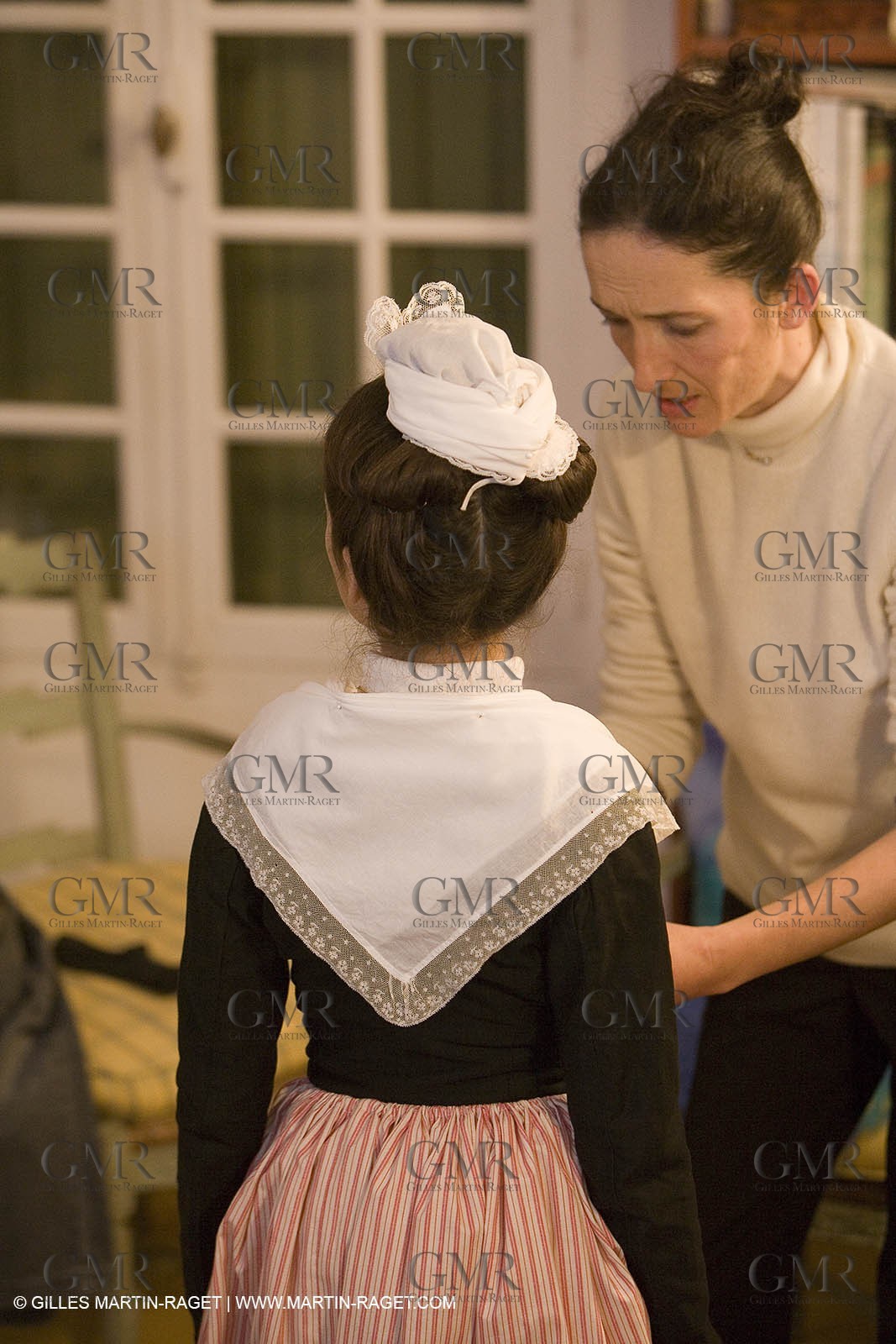 24 12 2006 - Les Baux de Provence - Christmas eve - Midnight mass with vivid crib and traditional procession in Saint Vincent Church.