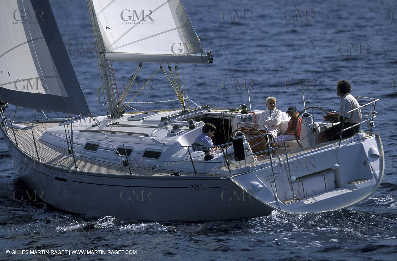 Crusing monohull sailing