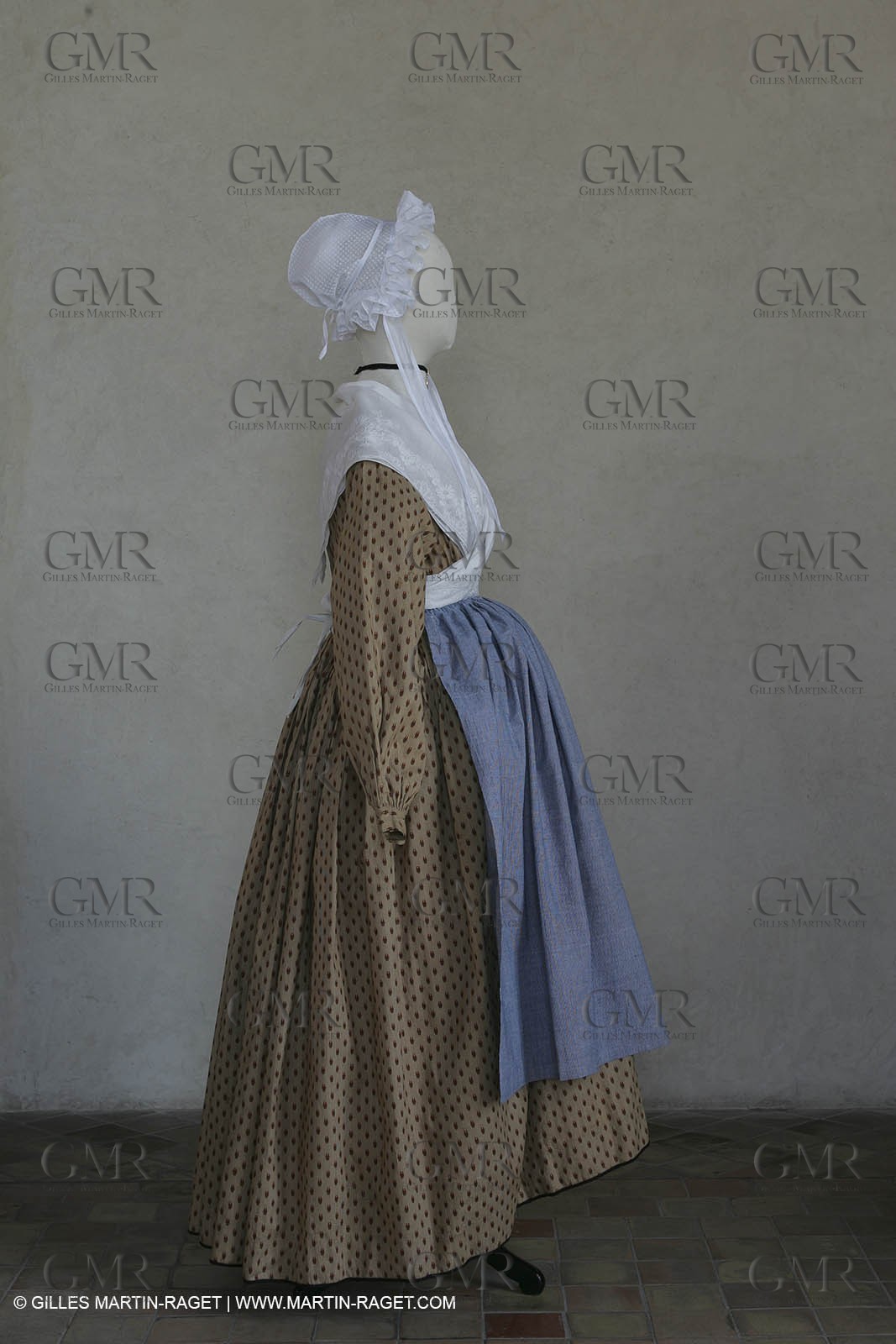 May 2004 - La Tour d'Aigues (FRA, 84) - Old costumes for women of the South exhibition