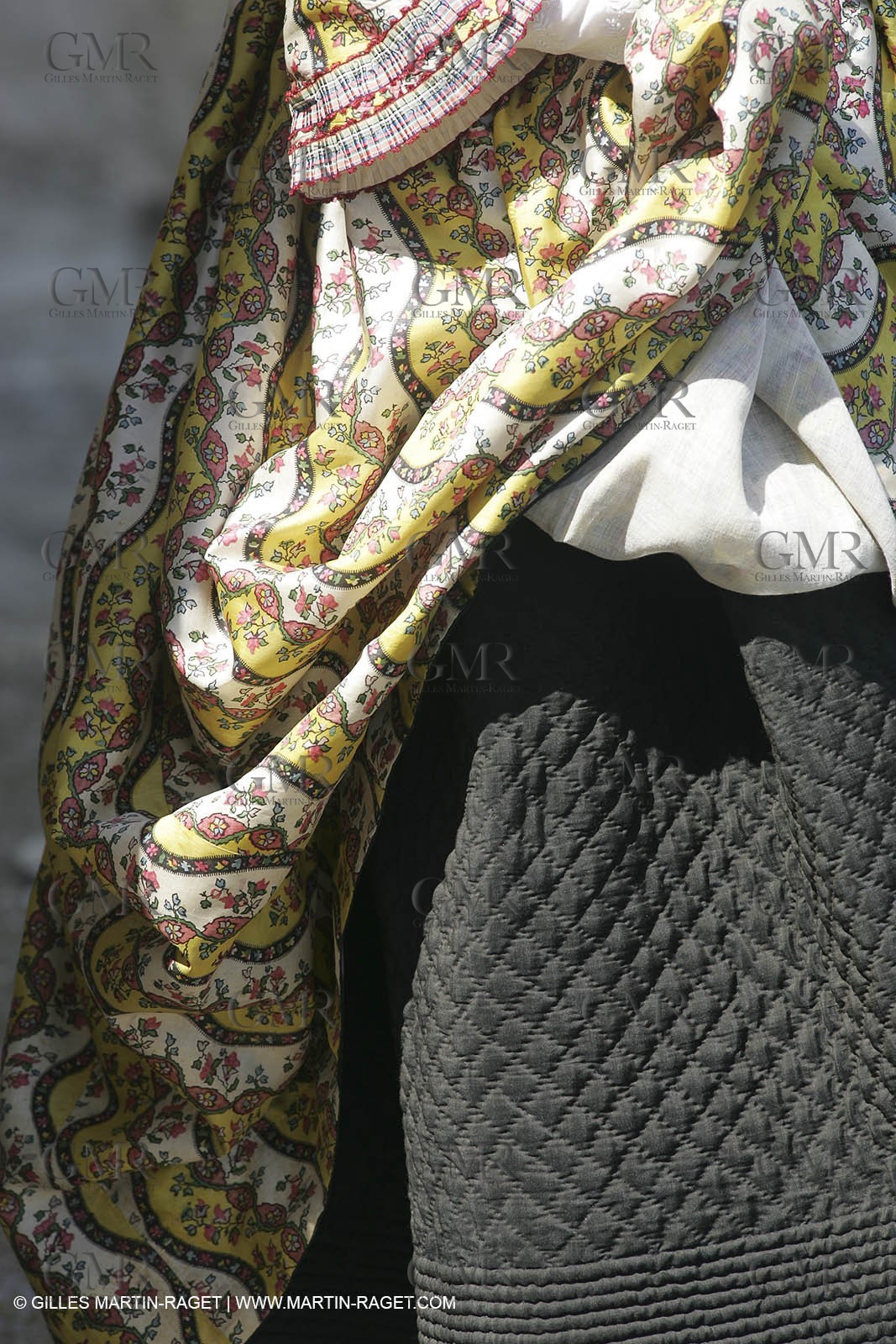 May 2004 - La Tour d'Aigues (FRA, 84) - Old costumes for women of the South exhibition