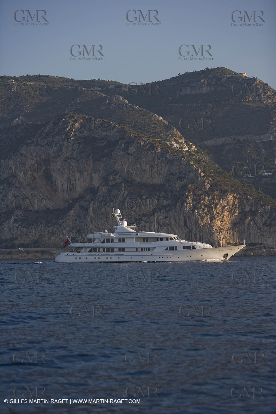 28 07 2007 - St Jean Cap Ferrat - SuperYachts - Motor Yachts - Hampshire