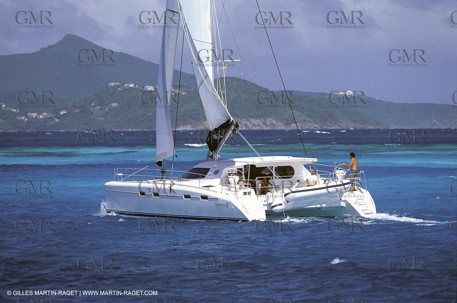 Multicoque sous voile