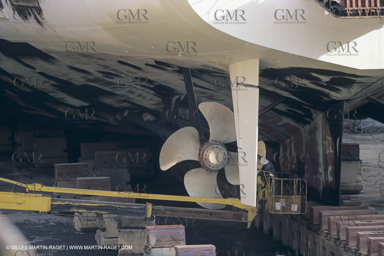 Monde maritime, opérations porturaires, ports, manoeuvres, marine world, harbour operations, maritime shipping,