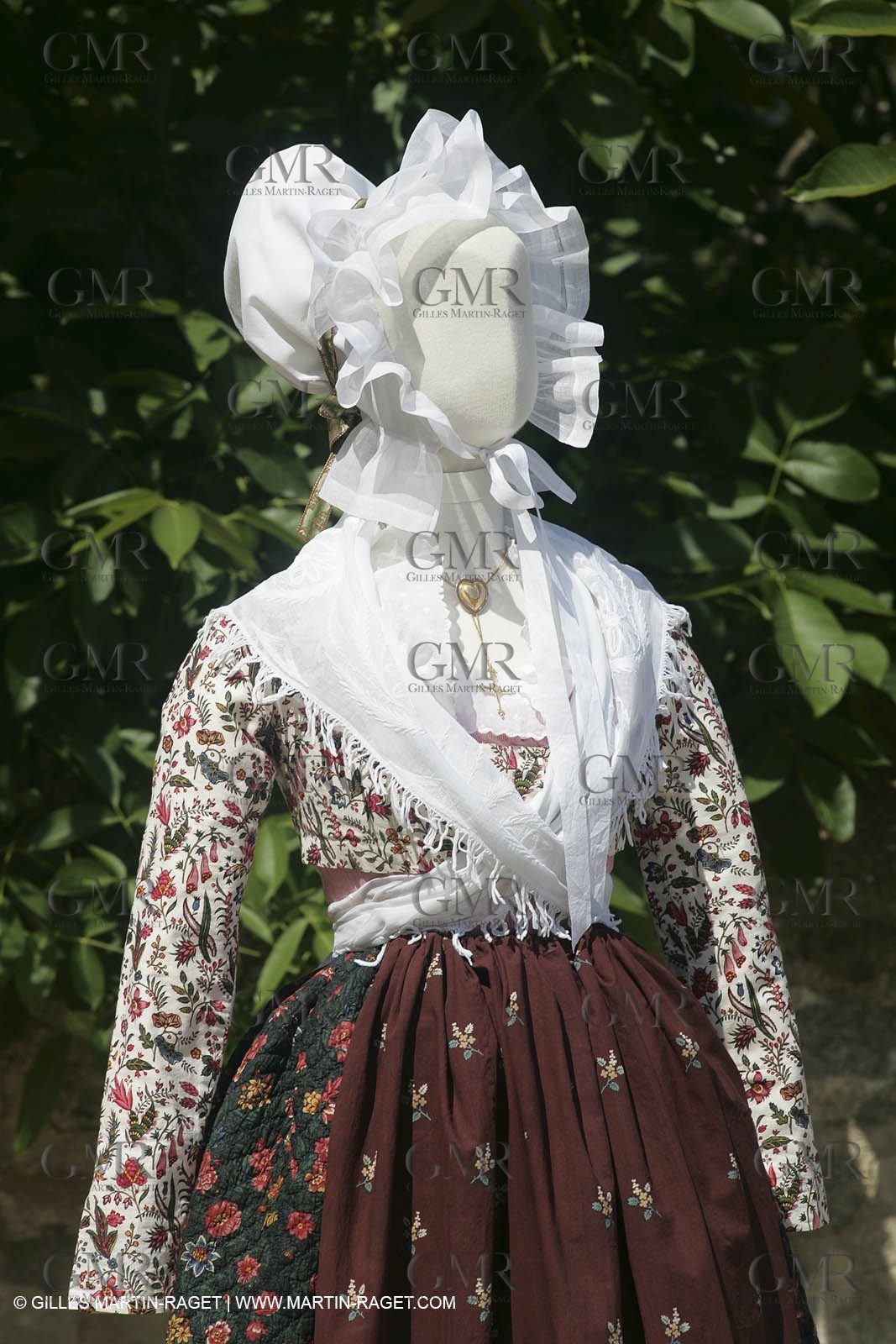 May 2004 - La Tour d'Aigues (FRA, 84) - Old costumes for women of the South exhibition