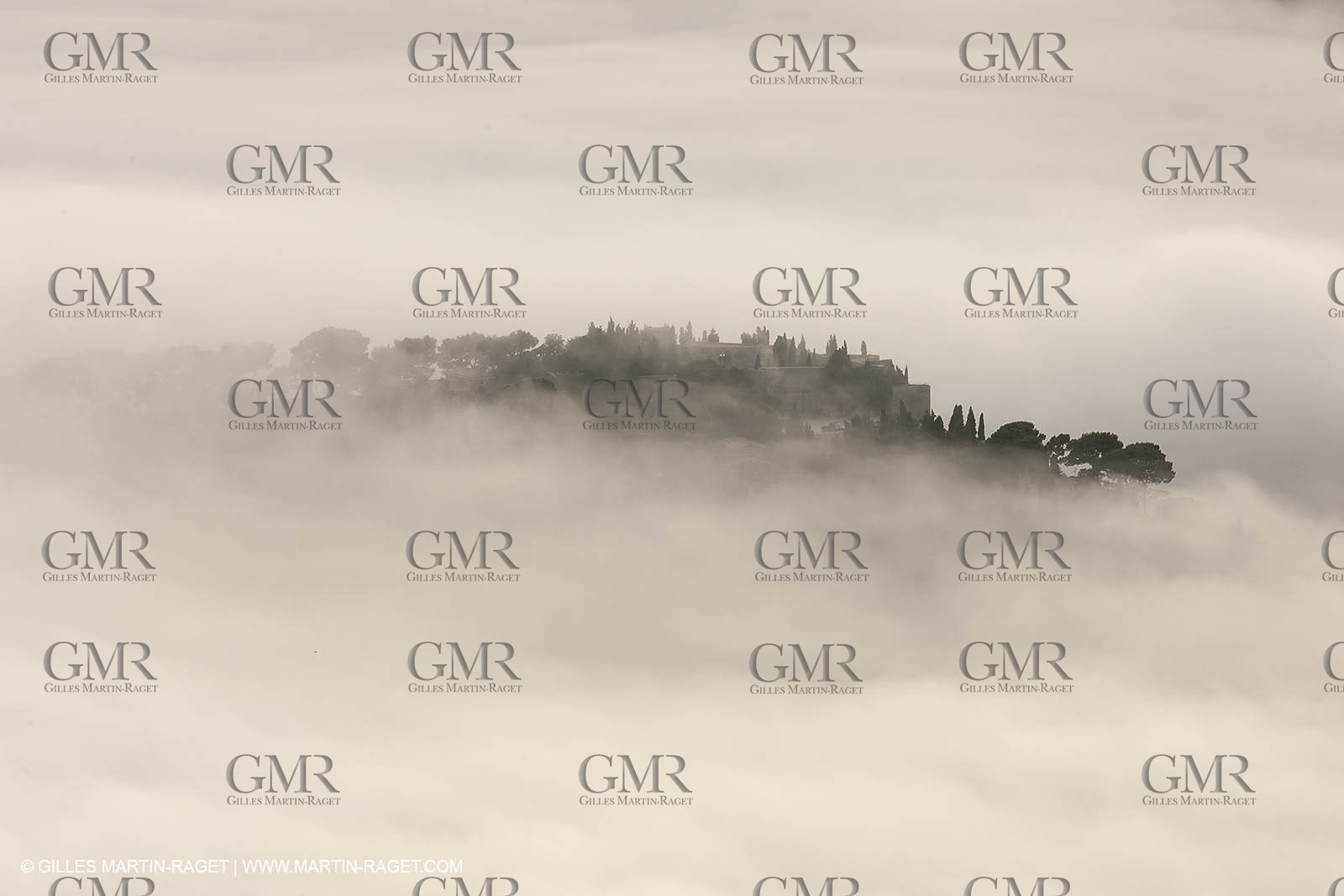 18 07 2012 - Cassis (FRA ) - The Calanques - Unusual foggy conditions